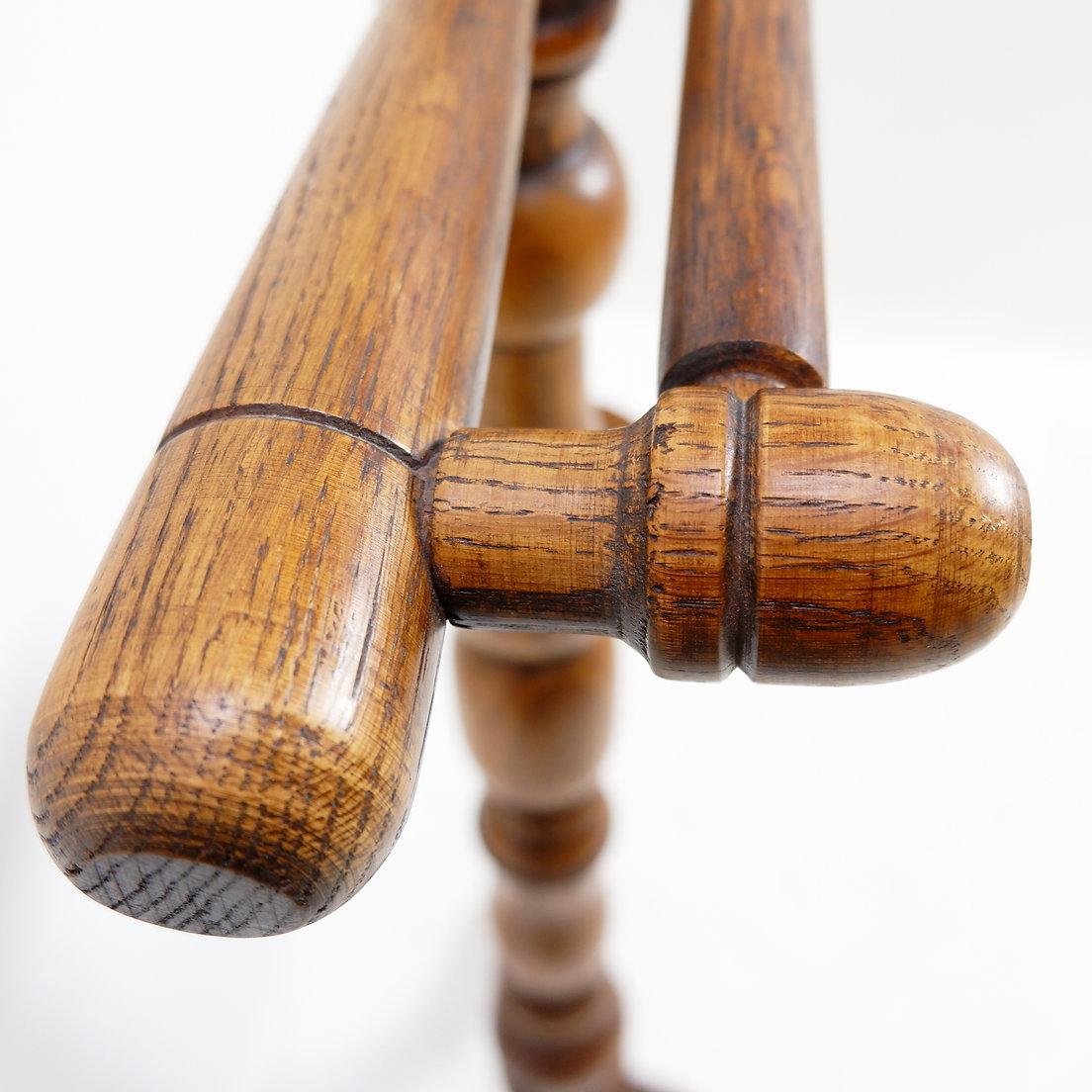 Vintage turned wood Valet Stand
Antique - Decoration - 20th
Measures : 47x42cm H:107cm 
