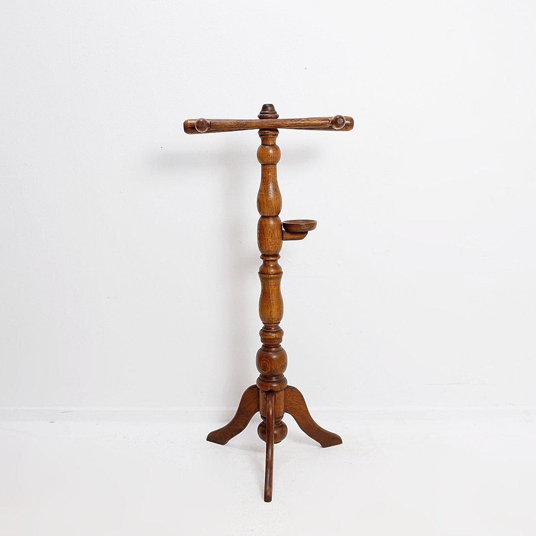 Vintage turned wood Valet Stand - 1960s For Sale 2