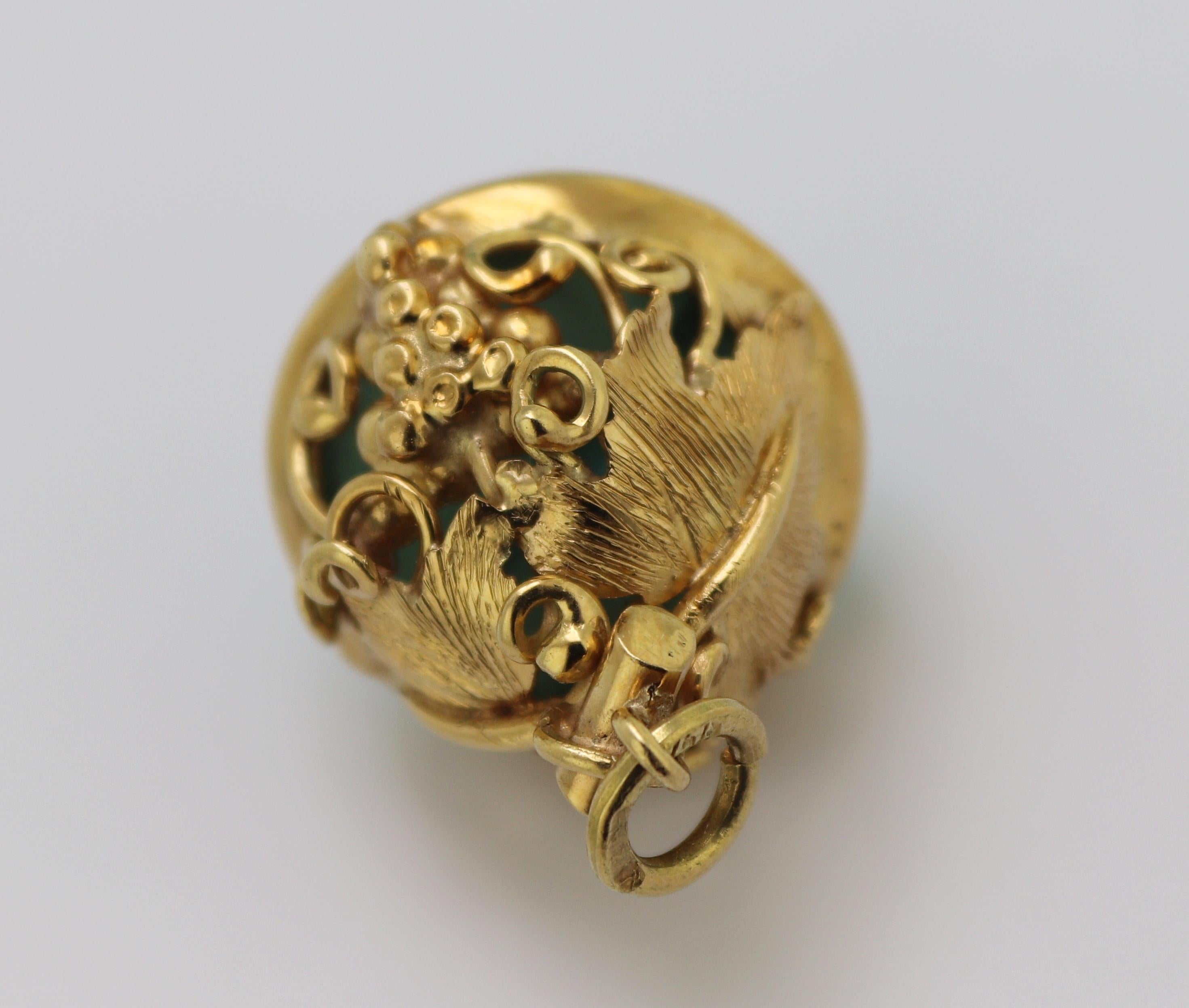 Türkis-Anhänger aus 18 Karat Gelbgold mit Knopfleiste im Angebot 2