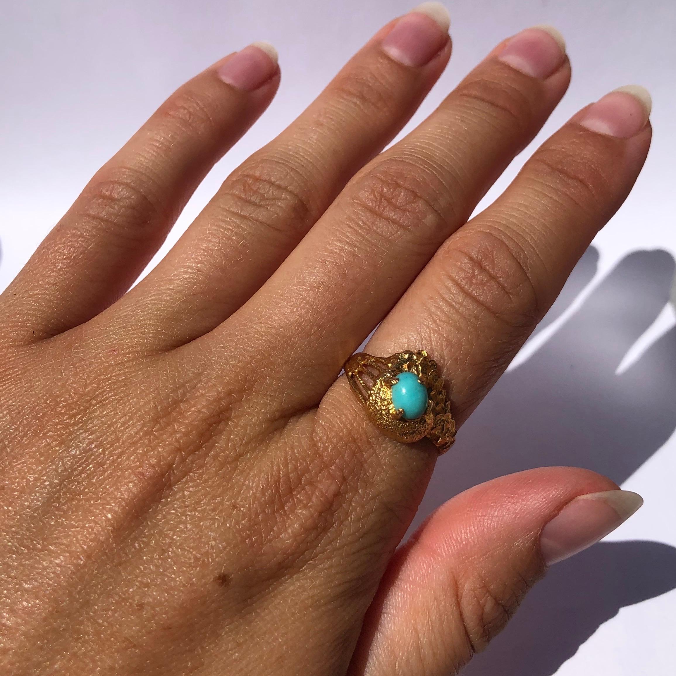 Vintage Turquoise and 18 Carat Gold Ring In Good Condition In Chipping Campden, GB