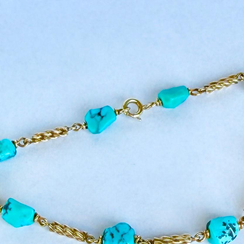 Wunderschönes Armband aus 9 Karat Gold mit türkisfarbenen Steinen auf jedem Glied. 

Länge des Armbands: 19,5 cm
Kettenglied: 3mm

Gewicht: 7,4 g