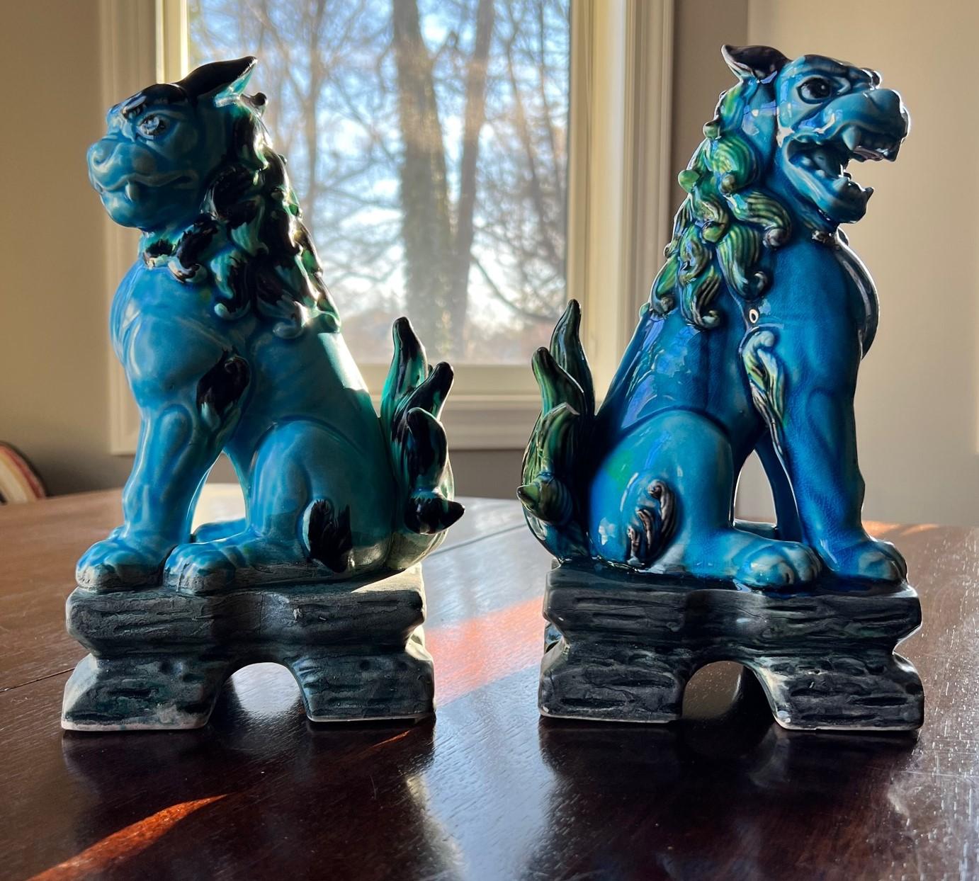 Cuit Paire de chiens Komainu japonais en céramique à glaçure verte et turquoise, vintage 