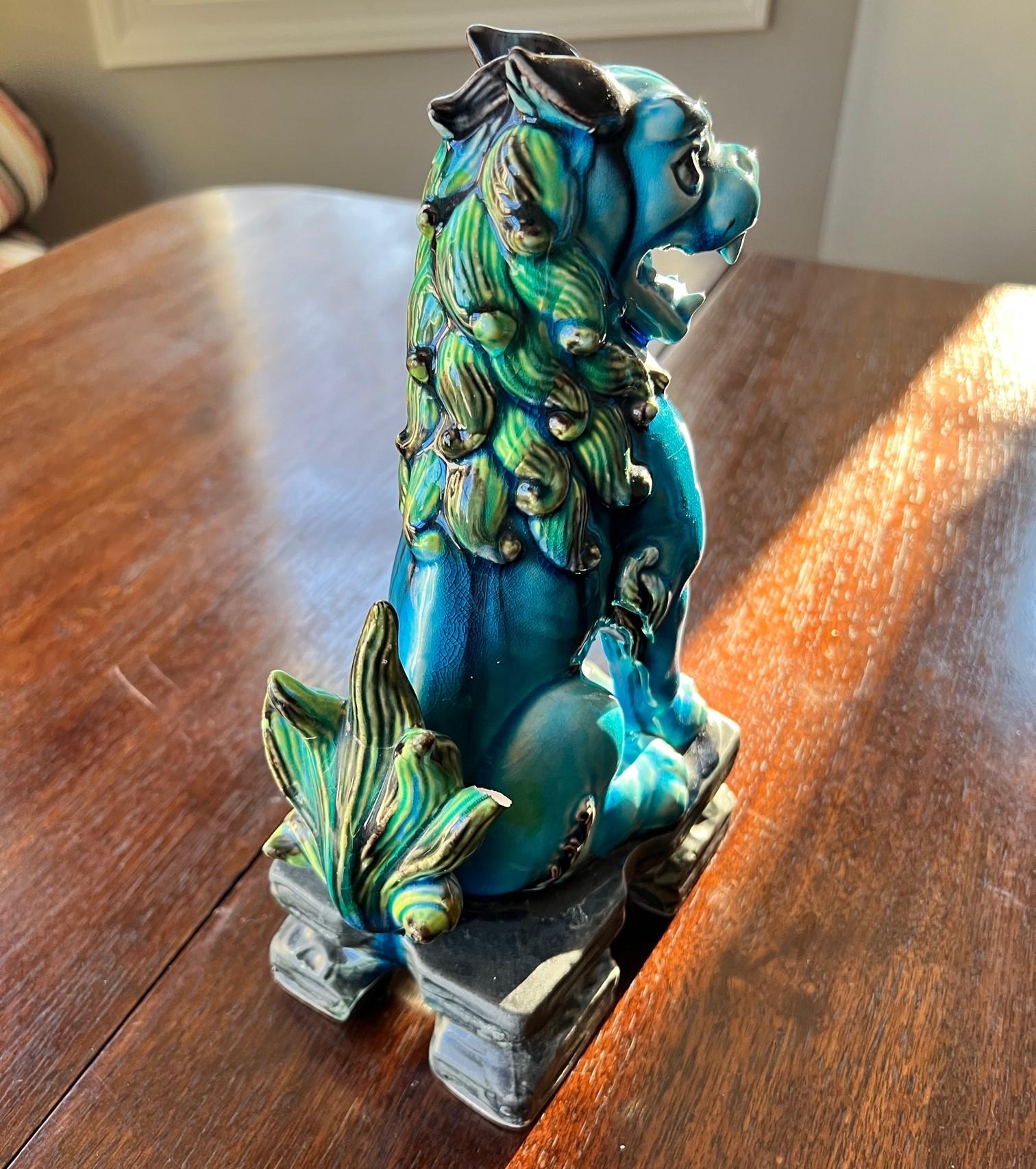 Milieu du XXe siècle Paire de chiens Komainu japonais en céramique à glaçure verte et turquoise, vintage 