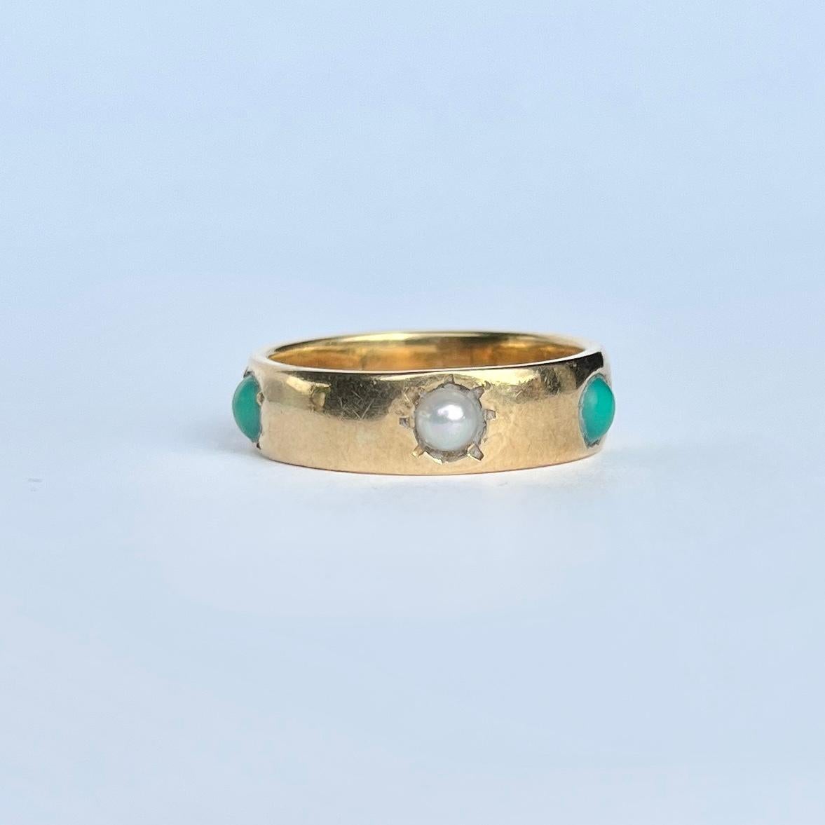 Vintage Turquoise and Pearl 18 Carat Gold Band In Good Condition For Sale In Chipping Campden, GB