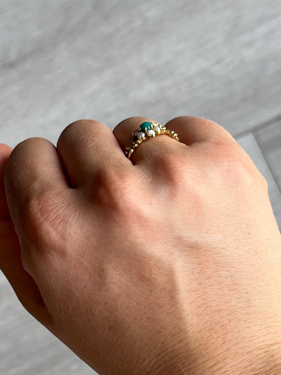 This beauty has a simple 9ct gold shank. There are six pearls and a bright turquoise stone. Fully hallmarked London 1980.

Ring Size: K 1/2 or 5 1/2
Cluster Diameter: 8mm

Weight: 1.5g