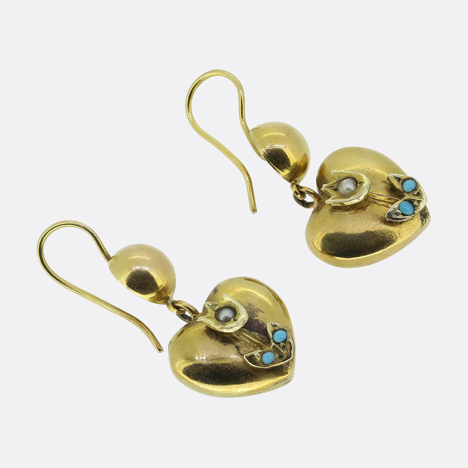 Taille ronde Boucles d'oreilles pendantes Turquoise et Perle Love Heart en vente