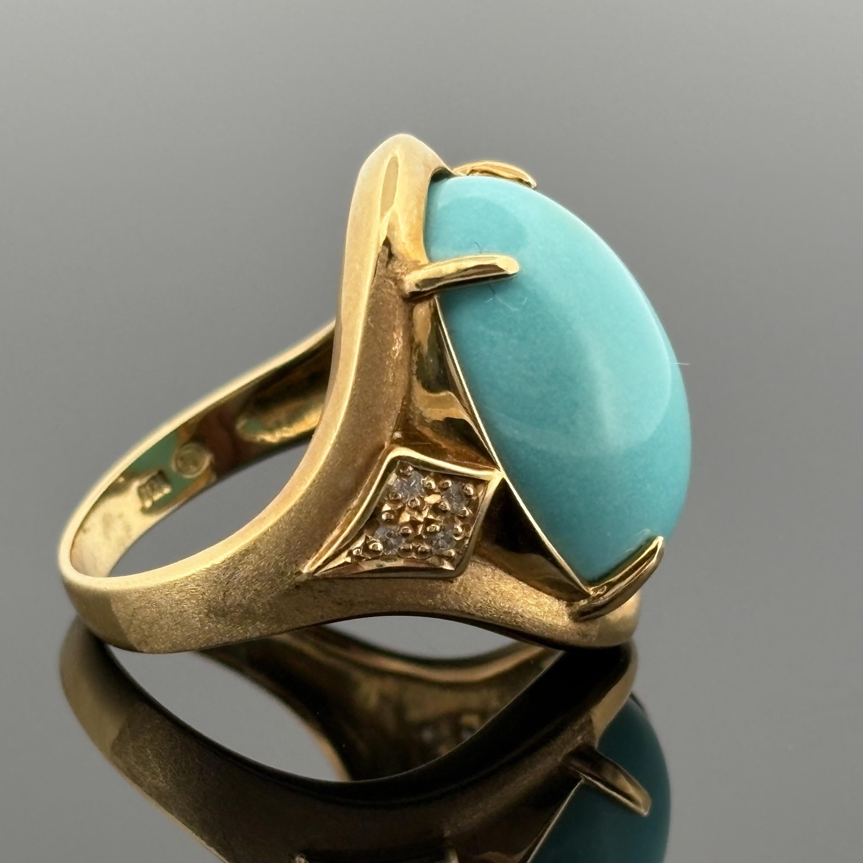 Anello vintage con turchese cabochon e diamanti in oro giallo 18 carati In condizioni buone in vendita a Orlando, FL