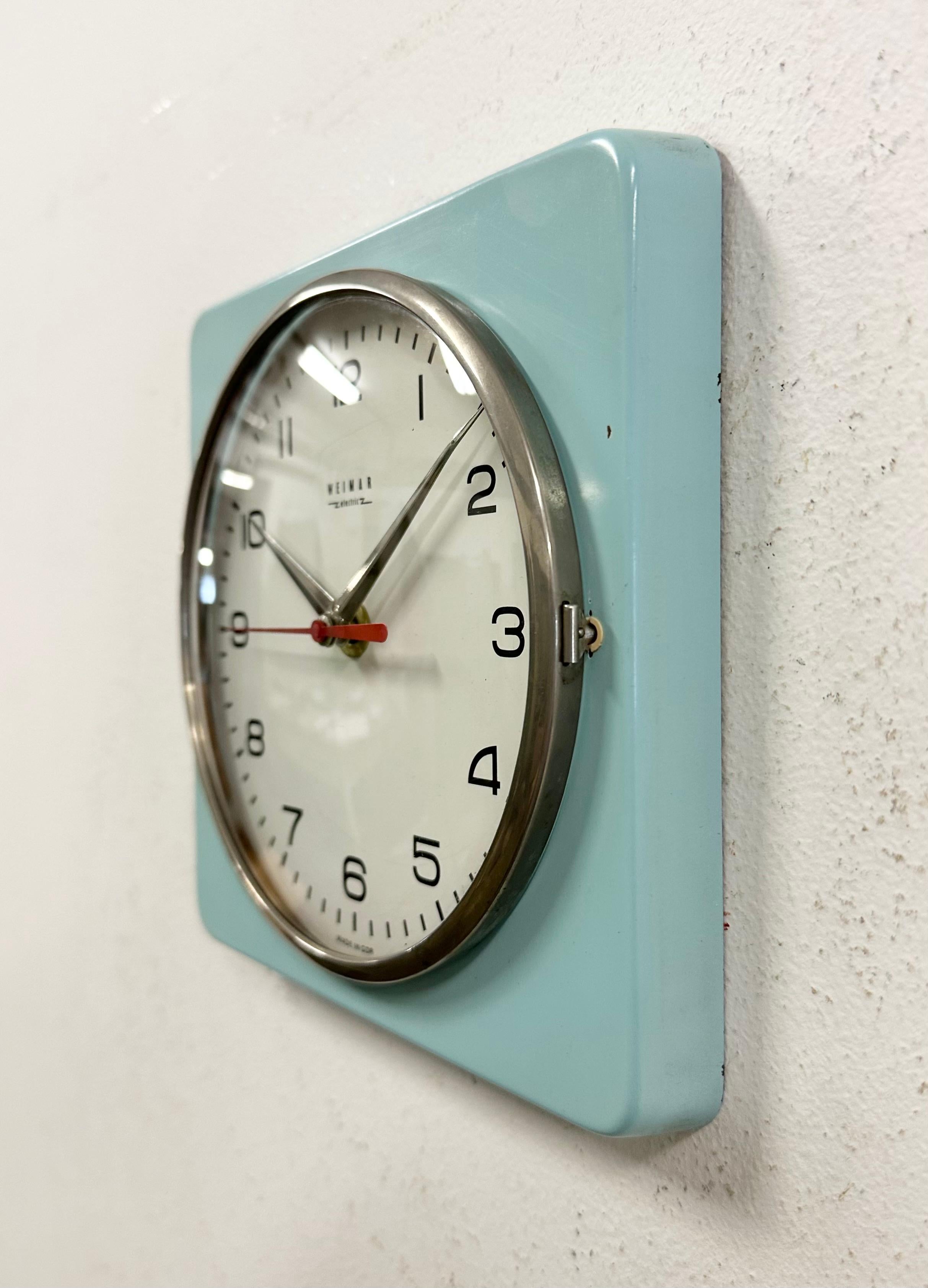 Vintage Turquoise East German Wall Clock from Weimar Electronic , 1970s In Good Condition For Sale In Kojetice, CZ