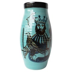 Türkis glasierte Vintage-Keramikvase mit handbemalter König- und Königin-Dekoration