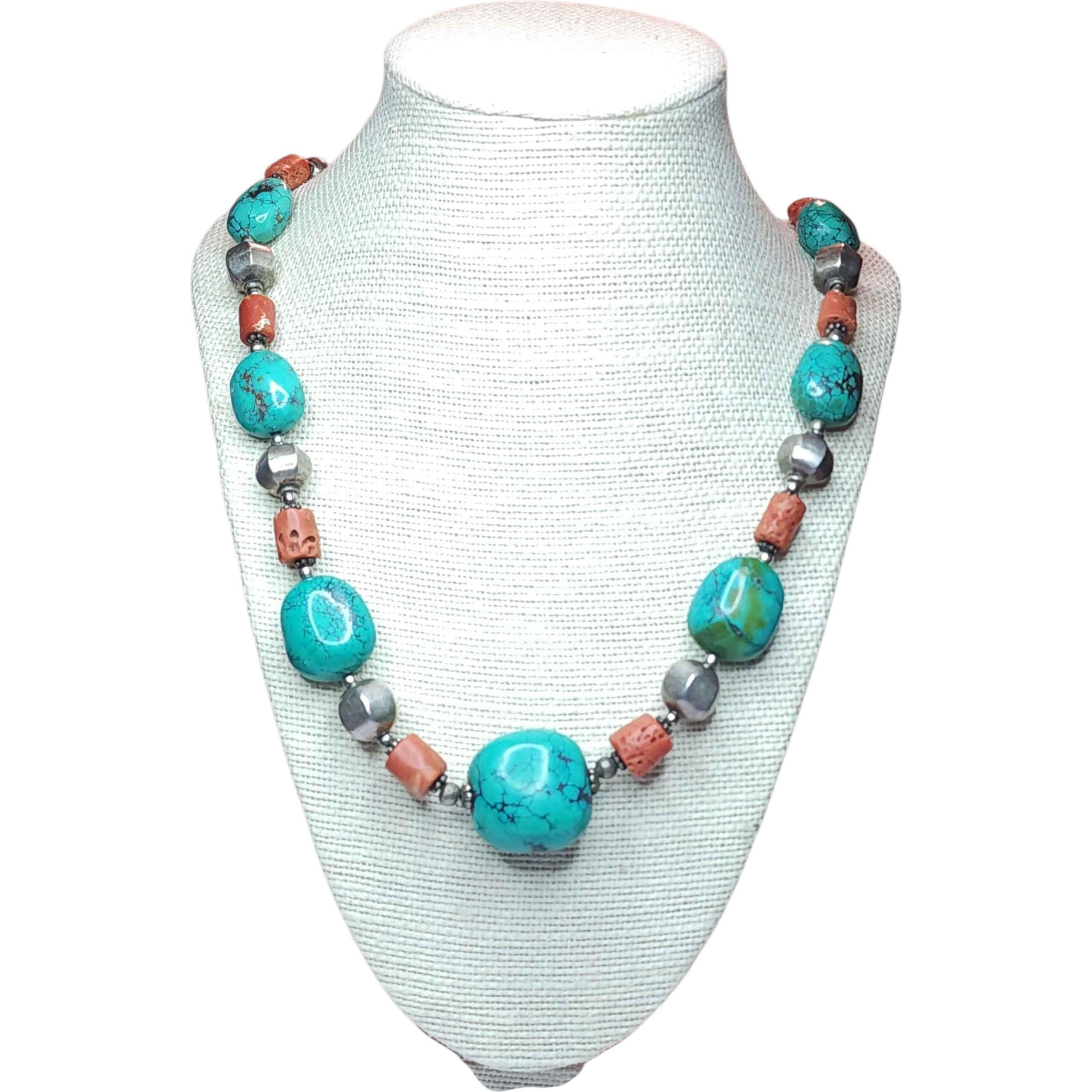 Artigiano Collana d'epoca in argento massiccio con corallo e turchese del Mediterraneo in vendita