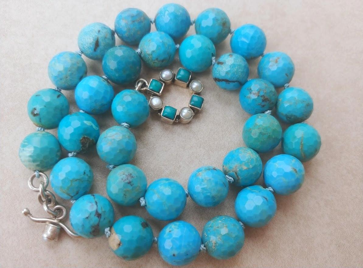 This is a classic necklace of vintage jewelry with one of those great antique clasps that match and makes the whole thing sing!

The length of the necklace is 18.5 inches (47 cm). The size of the faceted round beads is 12 mm.
The color of the beads