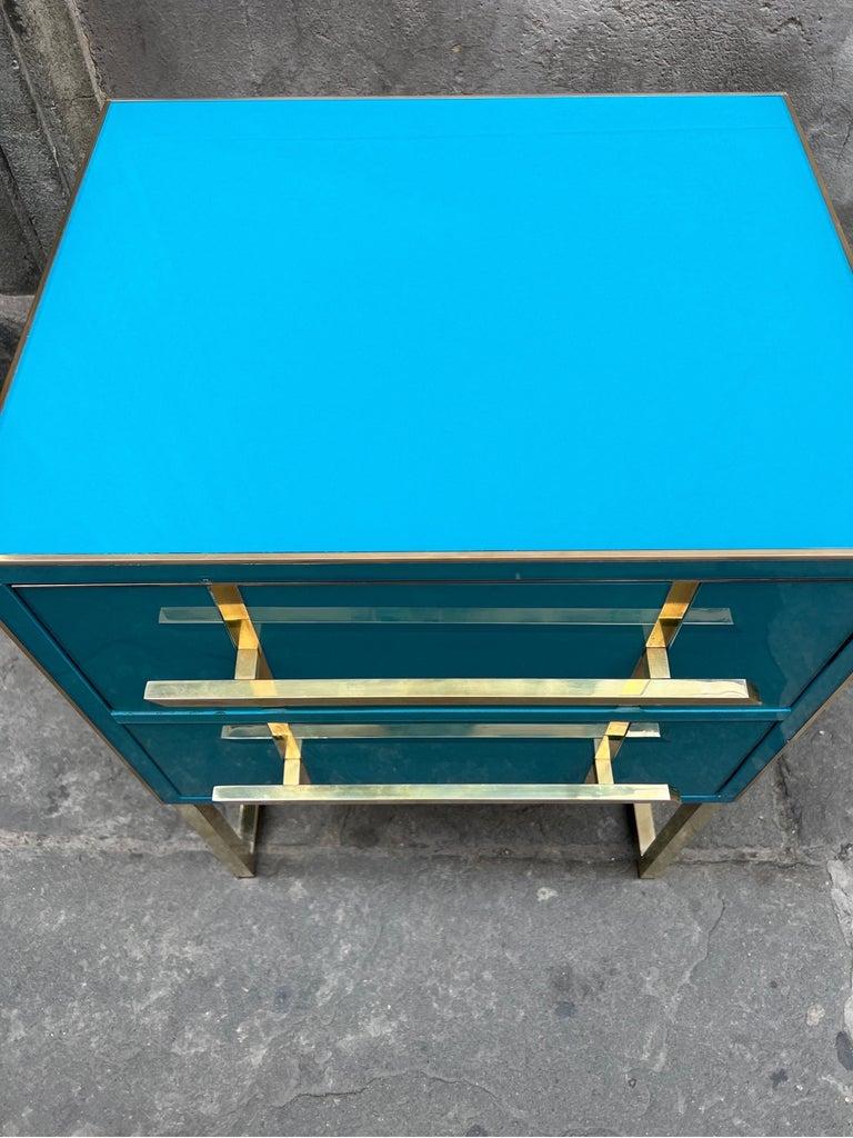 Tables de nuit vintage en verre opalin turquoise, poignées et incrustations en laiton, 1980 en vente 4