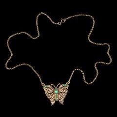 Collier pendentif lavallière vintage en perles turquoises et papillon, daté de 1976