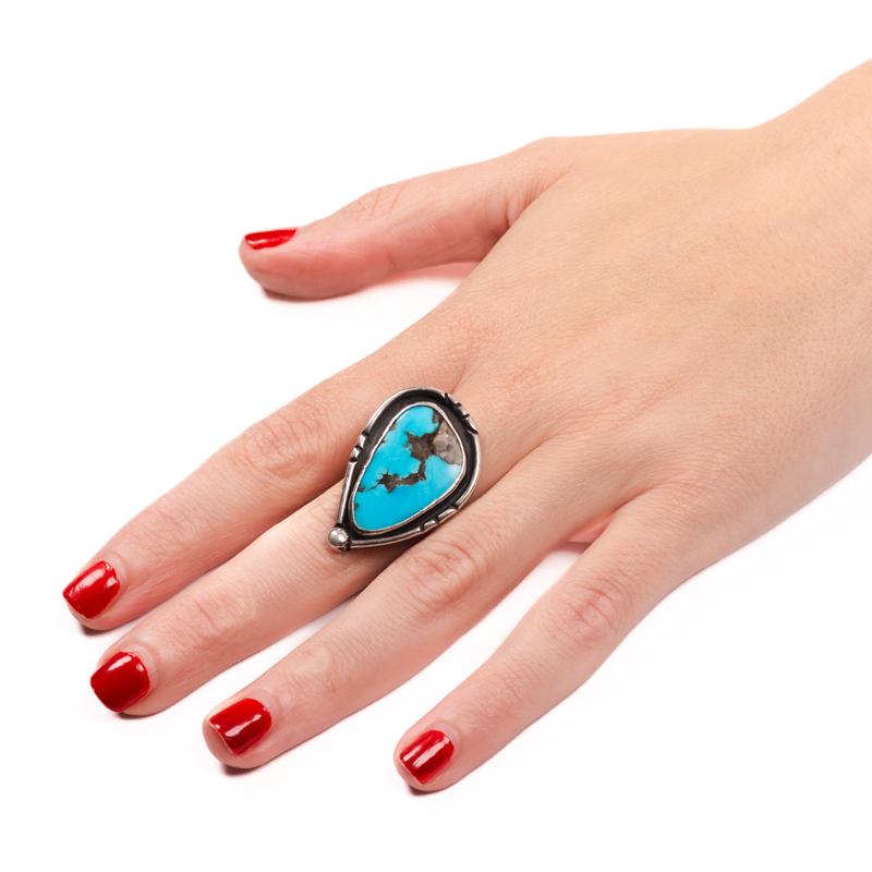 Vintage Turquoise Sterling Silver Ring In Excellent Condition For Sale In Houston, TX