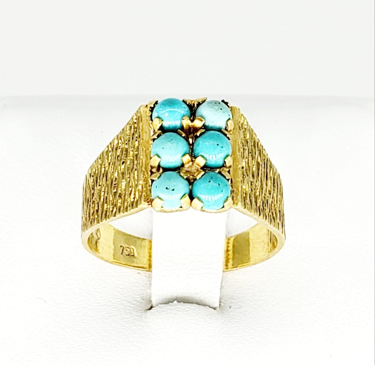 Vintage Turquoise Wood Bark Design/One Cocktail Ring 18k Gold. La bague est ornée de 6 pierres précieuses rondes de couleur turquoise sur un motif d'écorce de bois sur l'ensemble de la bague. La bague pèse 5 grammes et est de taille 7.