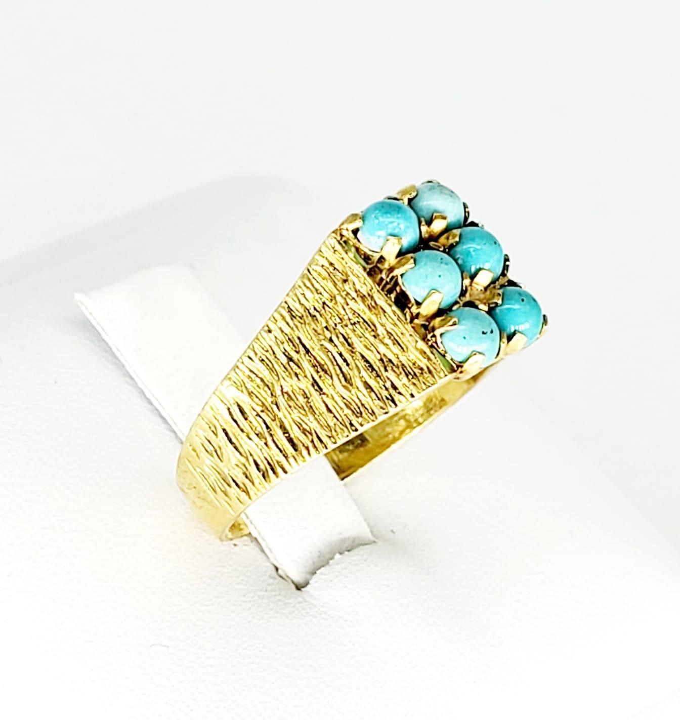 Vintage Turquoise Wood Bark Design Cocktail Ring 18 Karat Gold In Excellent Condition For Sale In Miami, FL