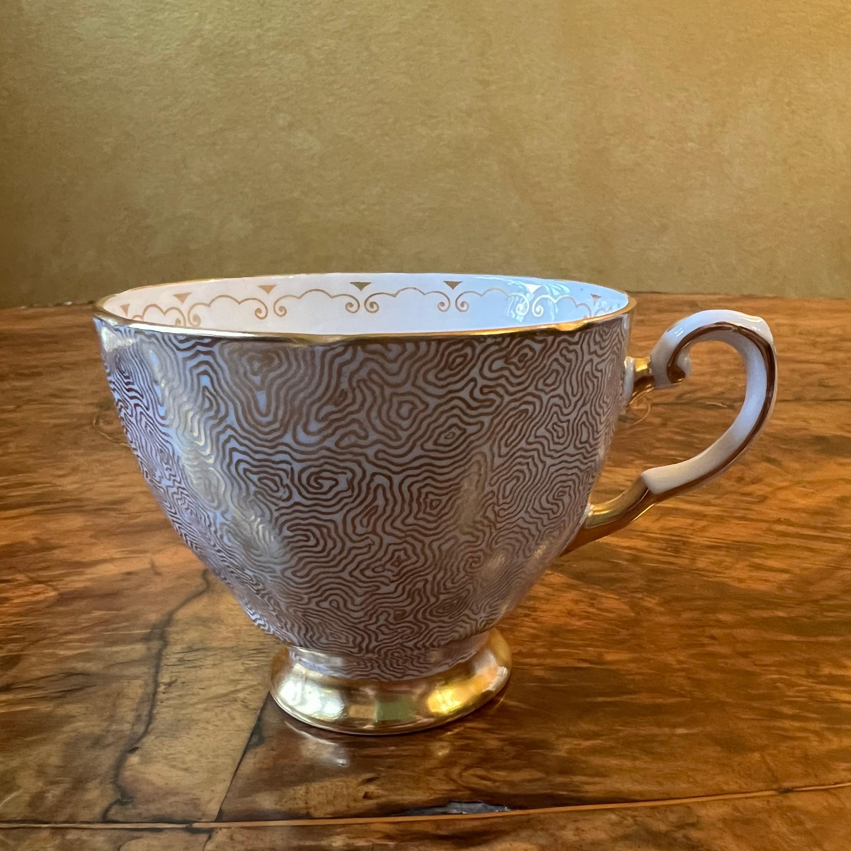 Vintage Tuscan Coffee Cup & Saucer In Good Condition For Sale In EDENSOR PARK, NSW