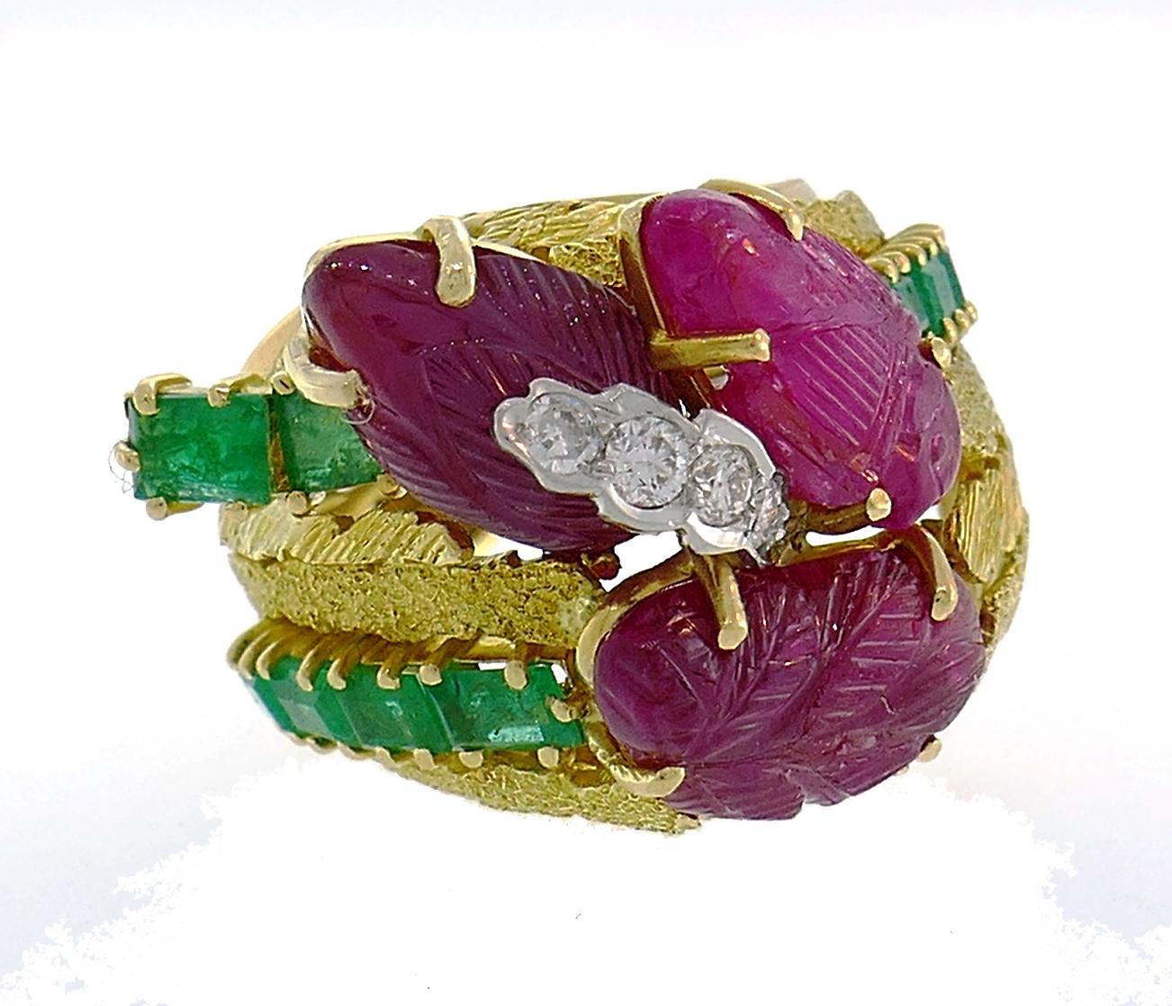 Mixed Cut Vintage Tutti-Frutti Gold Ring Diamond Emerald Carved Ruby, 1950s