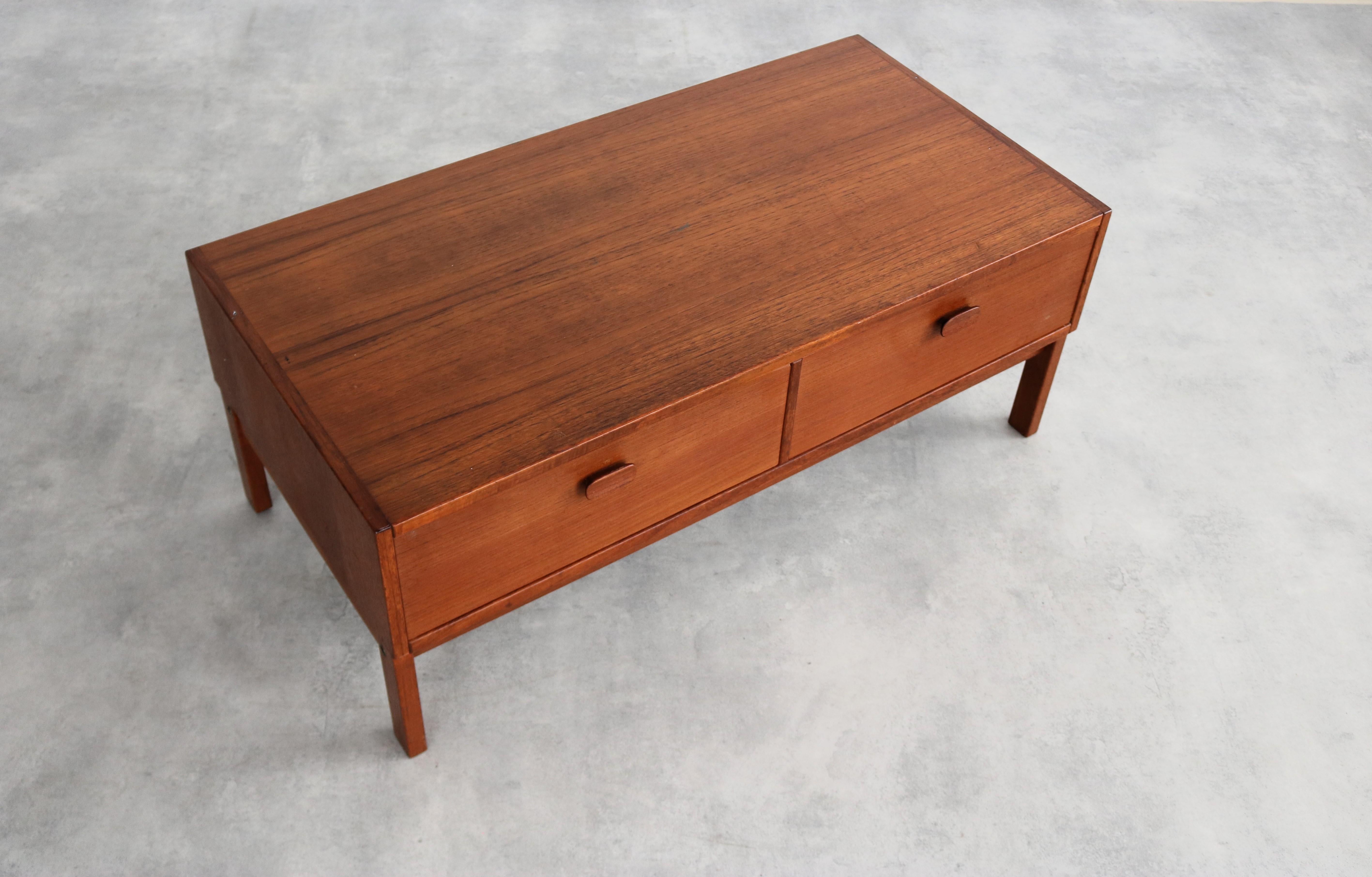 vintage TV cabinet  chest of drawers  Ulferts In Good Condition In Lemmer, NL