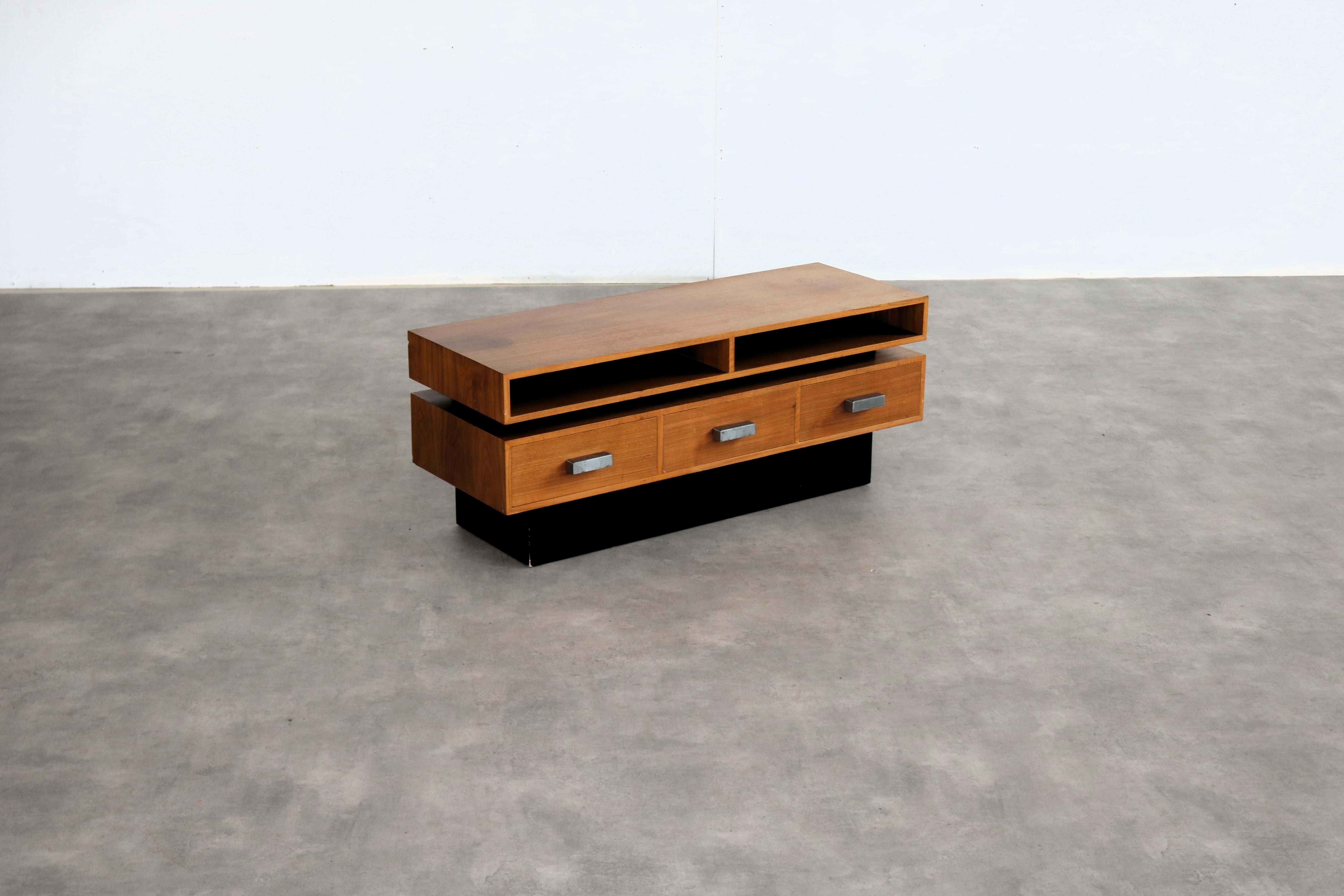 Vintage TV stand  chest of drawers  sideboard  Swedish In Good Condition For Sale In Lemmer, NL