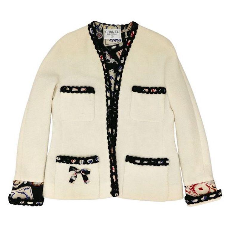 Vintage Tweed CHANEL Jacket For Sale 5