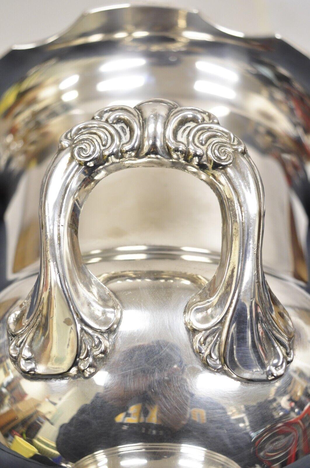 Vintage Twin Handle Trophy Cup Silver Plated Champagne Chiller Ice Bucket Bon état à Philadelphia, PA