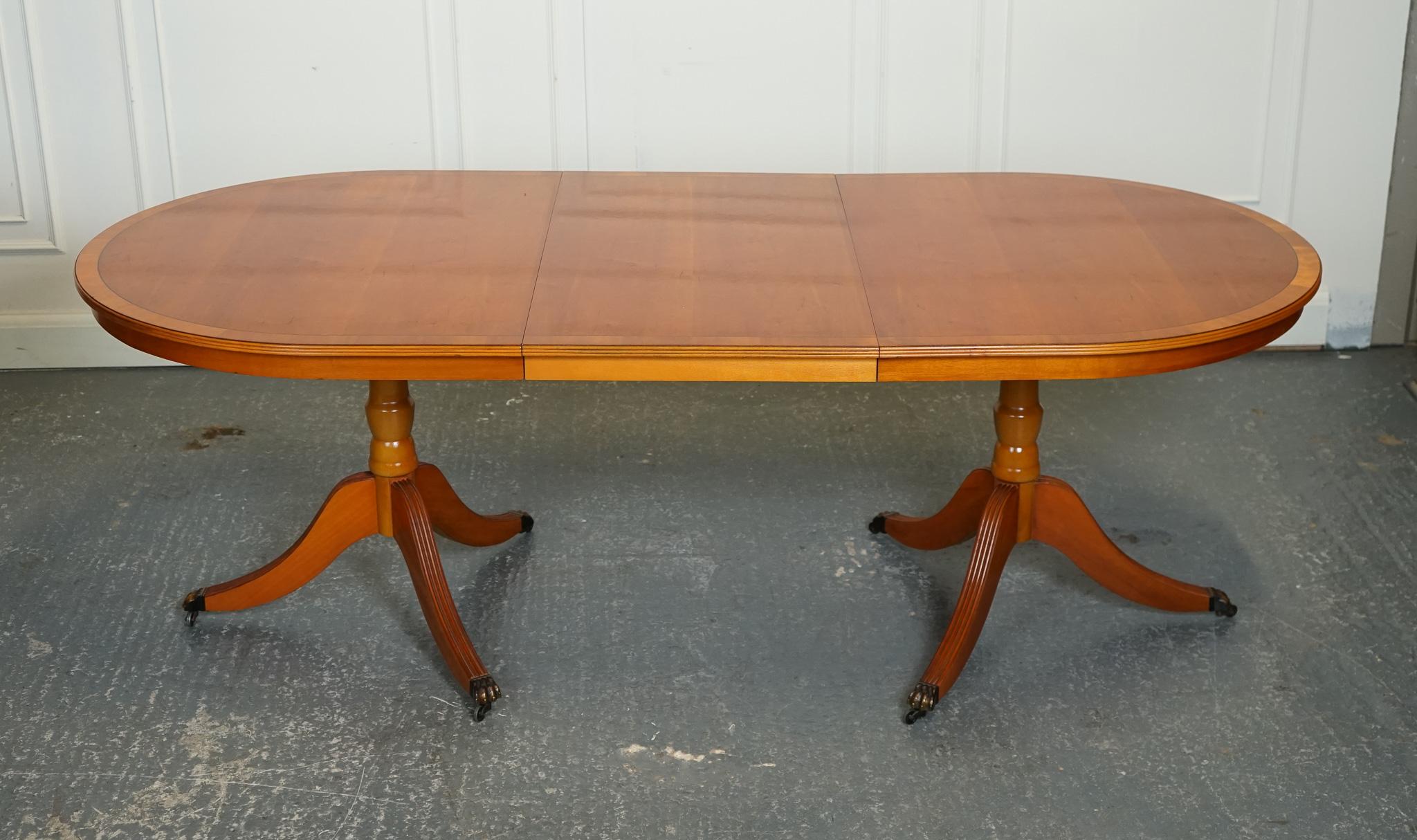 VINTAGE TWIN PEDESTAL YEW WOOD EXTENDING DINiNG TABLE 6 TO 8 Person J1 (20. Jahrhundert) im Angebot