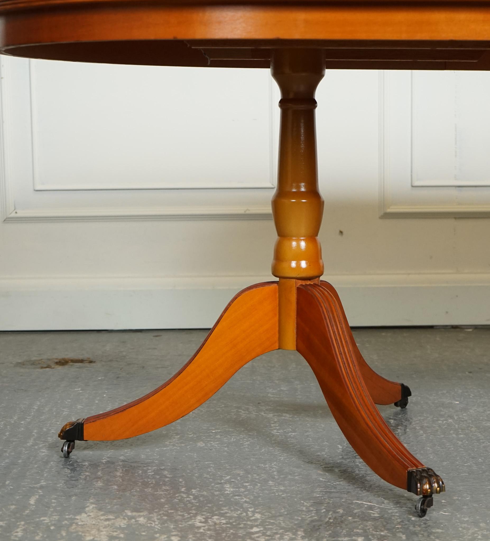 VINTAGE TWIN PEDESTAL YEW WOOD EXTENDING DINiNG TABLE 6 TO 8 PERSON J1 In Good Condition For Sale In Pulborough, GB