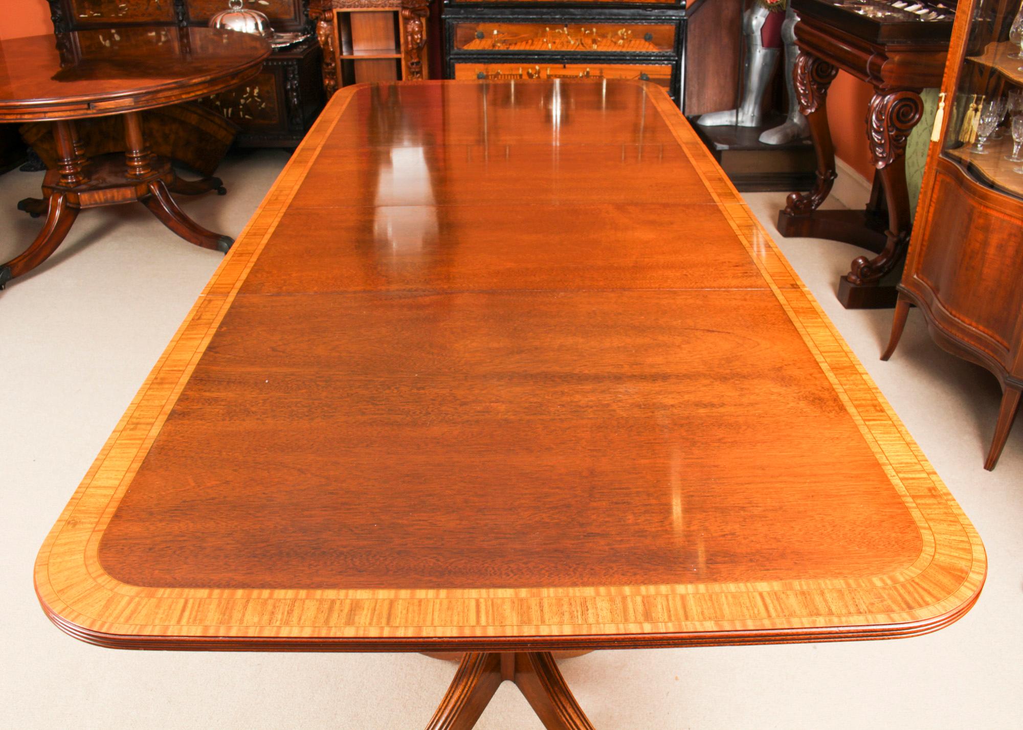 Vintage Twin Pillar Dining Table by William Tillman & 10 Dining Chairs 20th C In Good Condition In London, GB
