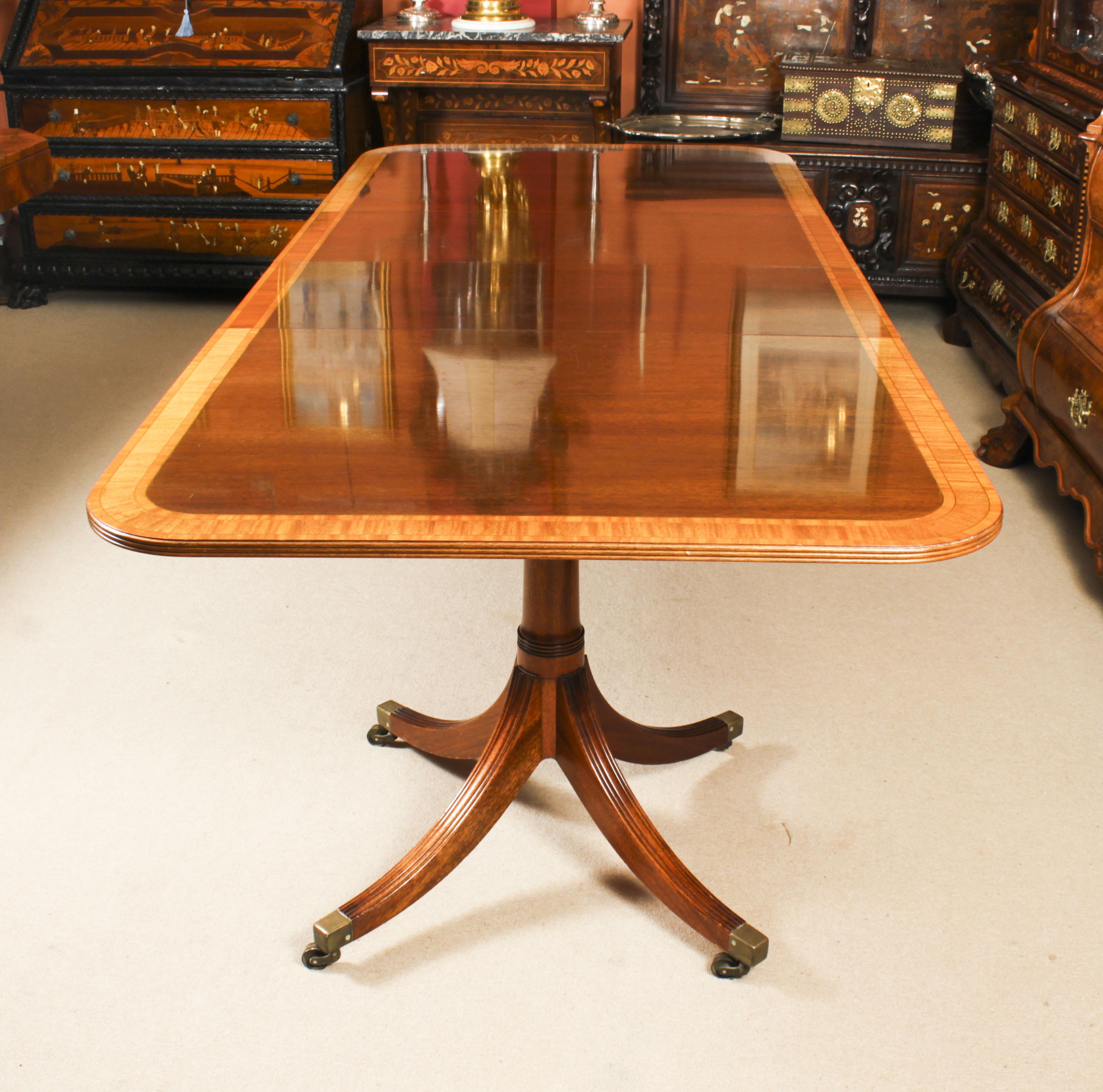 Vintage Twin Pillar Dining Table by William Tillman & 10 dining chairs 20th C In Good Condition In London, GB