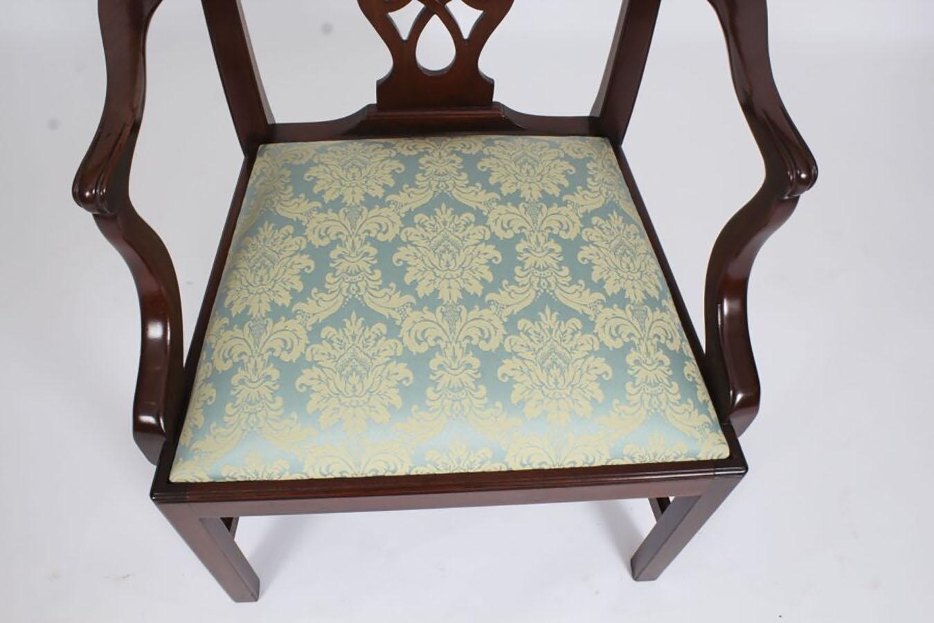 Vintage Twin Pillar Mahogany Dining Table & 10 Chippendale Dining Chairs 20th C 15