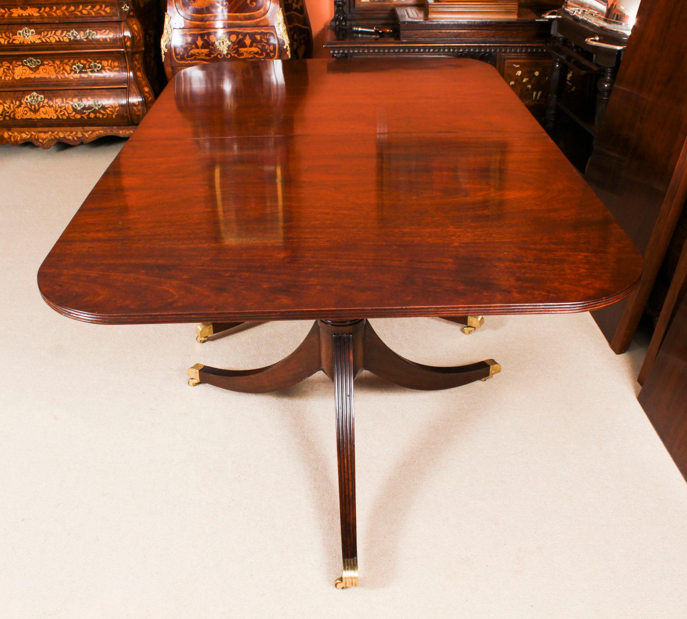 Vintage Twin Pillar Mahogany Dining Table & 10 Chippendale Dining Chairs 20th C 4