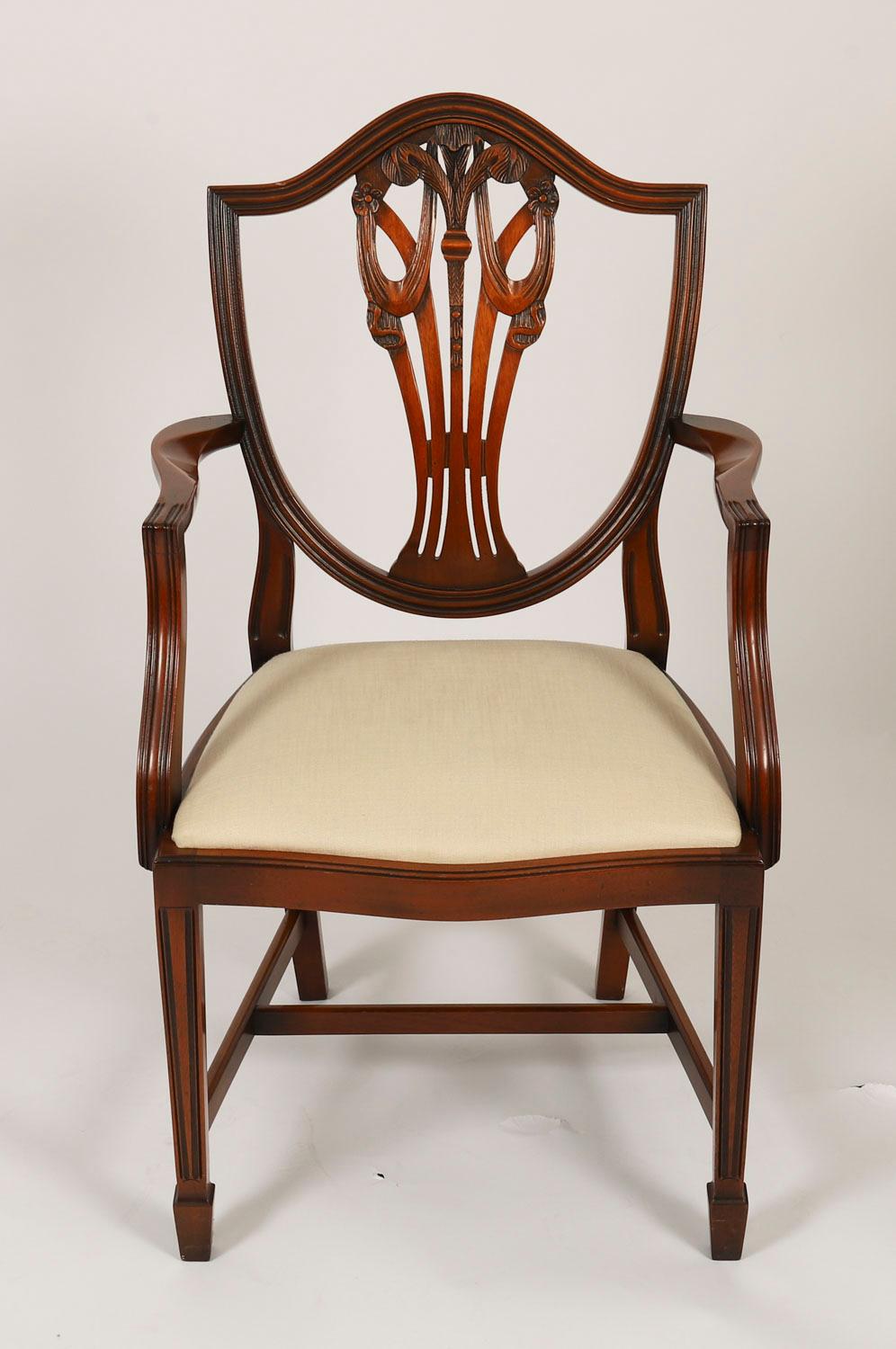 Vintage Twin Pillar Mahogany Dining Table & 12 Hepplewhite Chairs 20th Century en vente 8