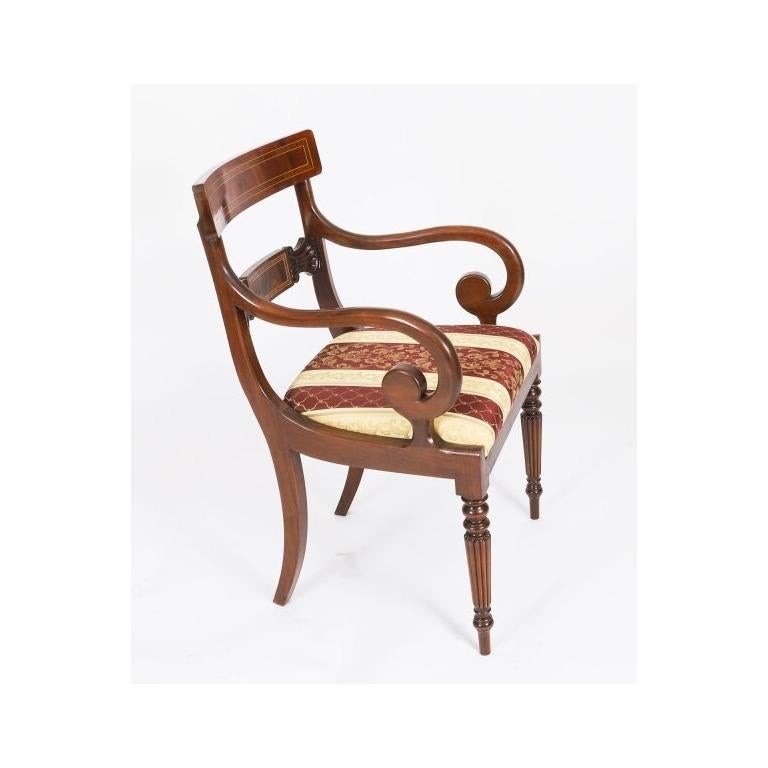 Table de salle à manger vintage à deux piliers en acajou et 12 chaises Regency Revival20thCentury en vente 5
