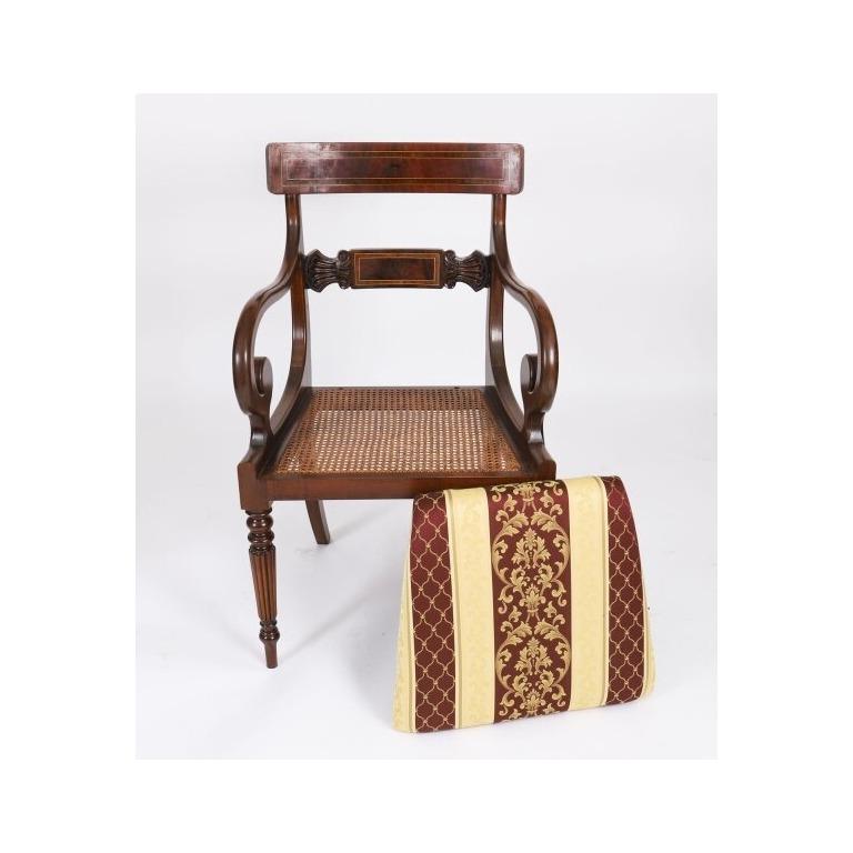 Table de salle à manger vintage à deux piliers en acajou et 12 chaises Regency Revival20thCentury en vente 7
