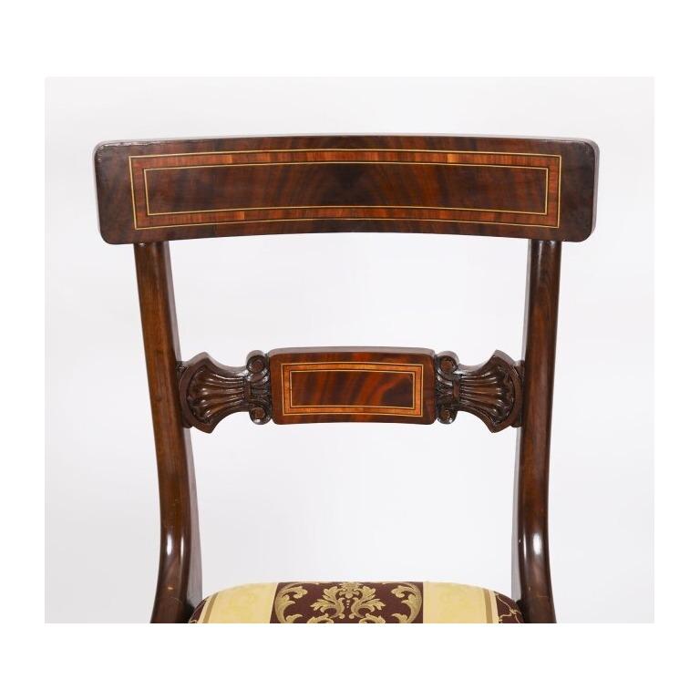 Table de salle à manger vintage à deux piliers en acajou et 12 chaises Regency Revival20thCentury en vente 10