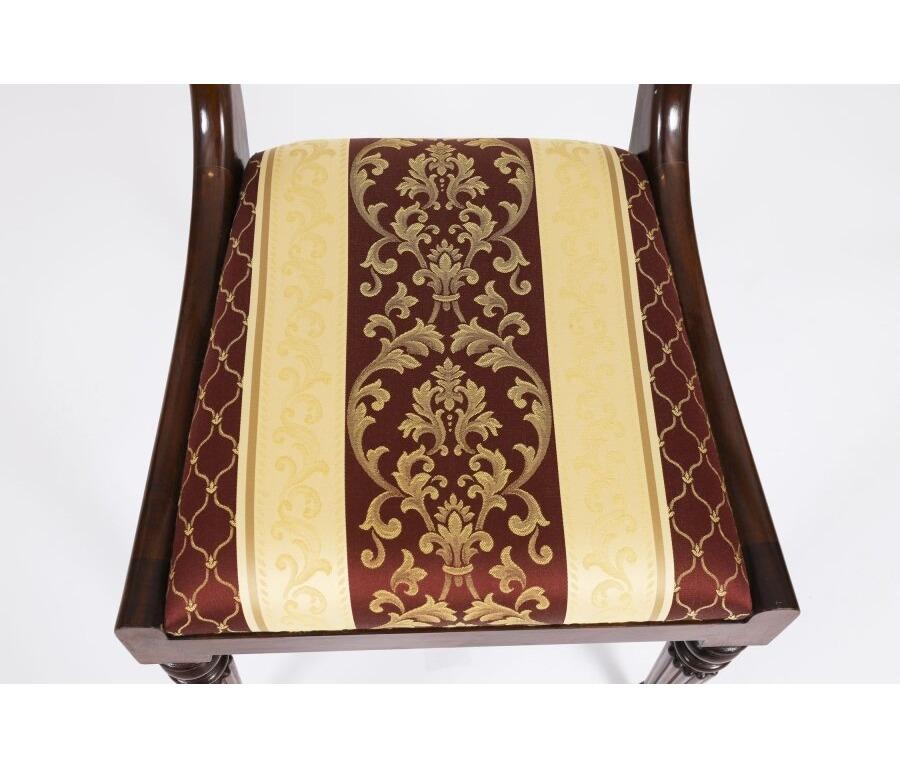 Table de salle à manger vintage à deux piliers en acajou et 12 chaises Regency Revival20thCentury en vente 11