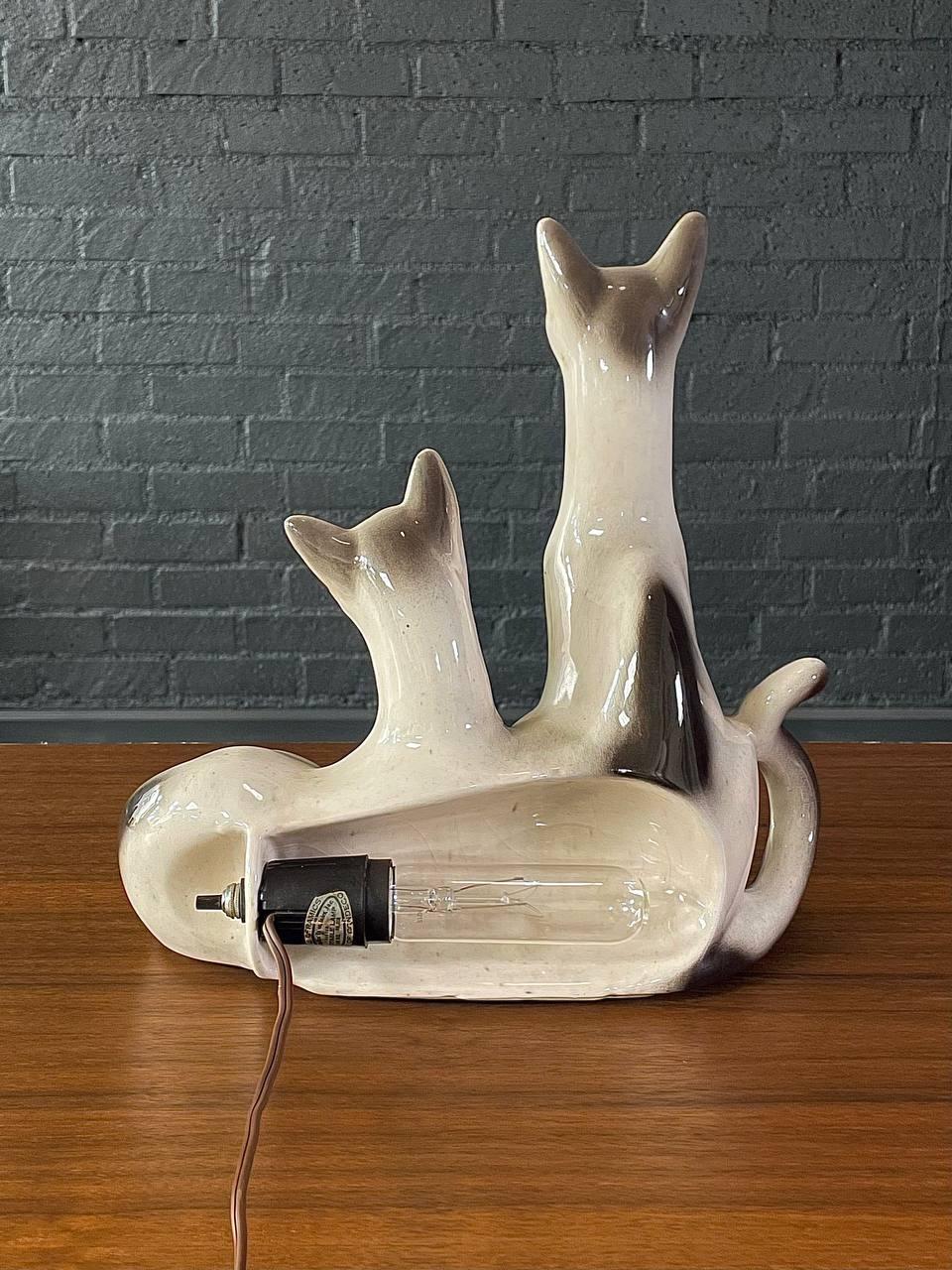 Vintage Twin Siamese Cat Porcelain Lamp by Lane & Co In Good Condition In Los Angeles, CA