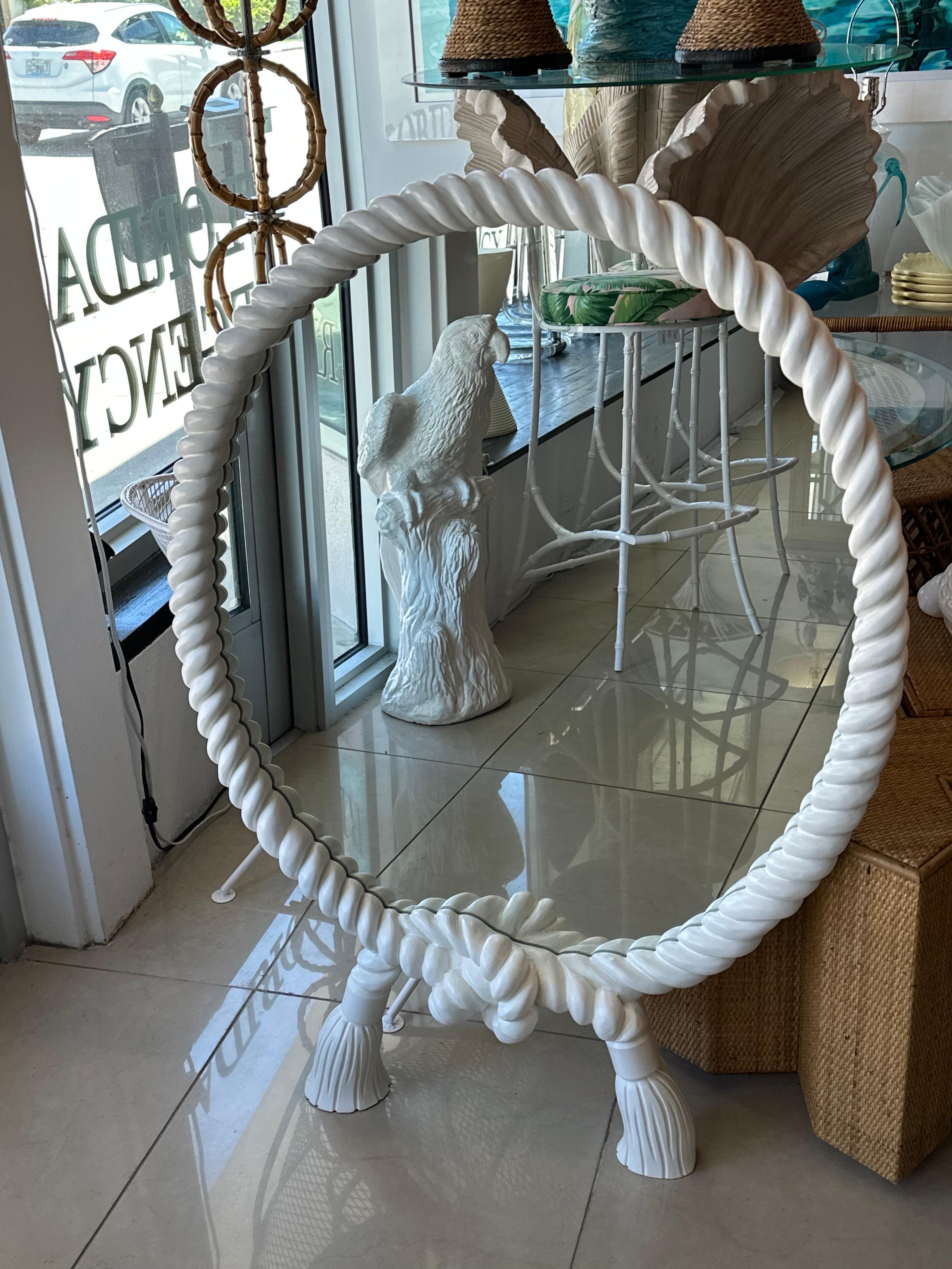 Miroir vintage laqué blanc, corde ronde torsadée et glands  3