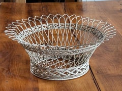 Cesta vintage de alambre trenzado