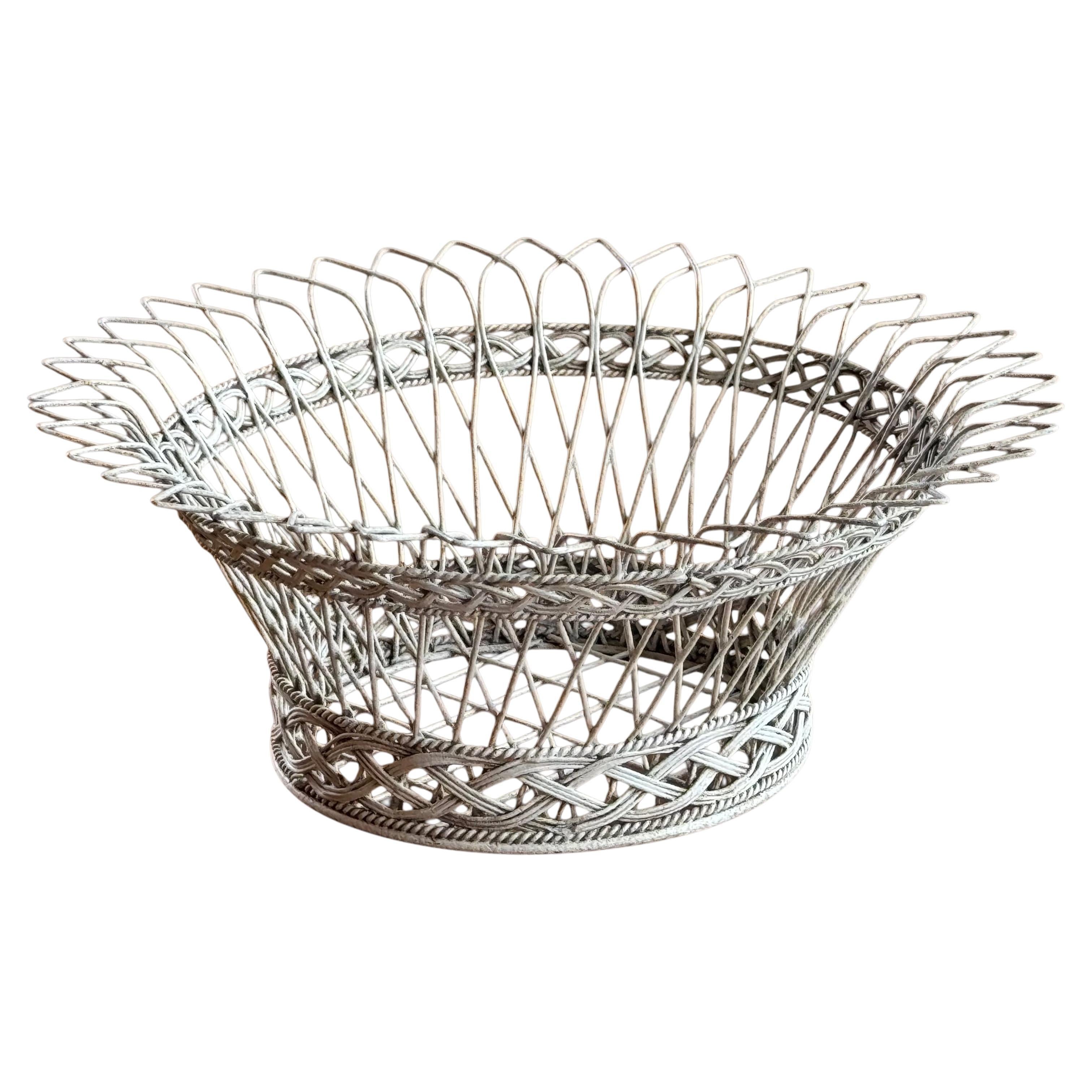 Panier vintage en fil métallique torsadé