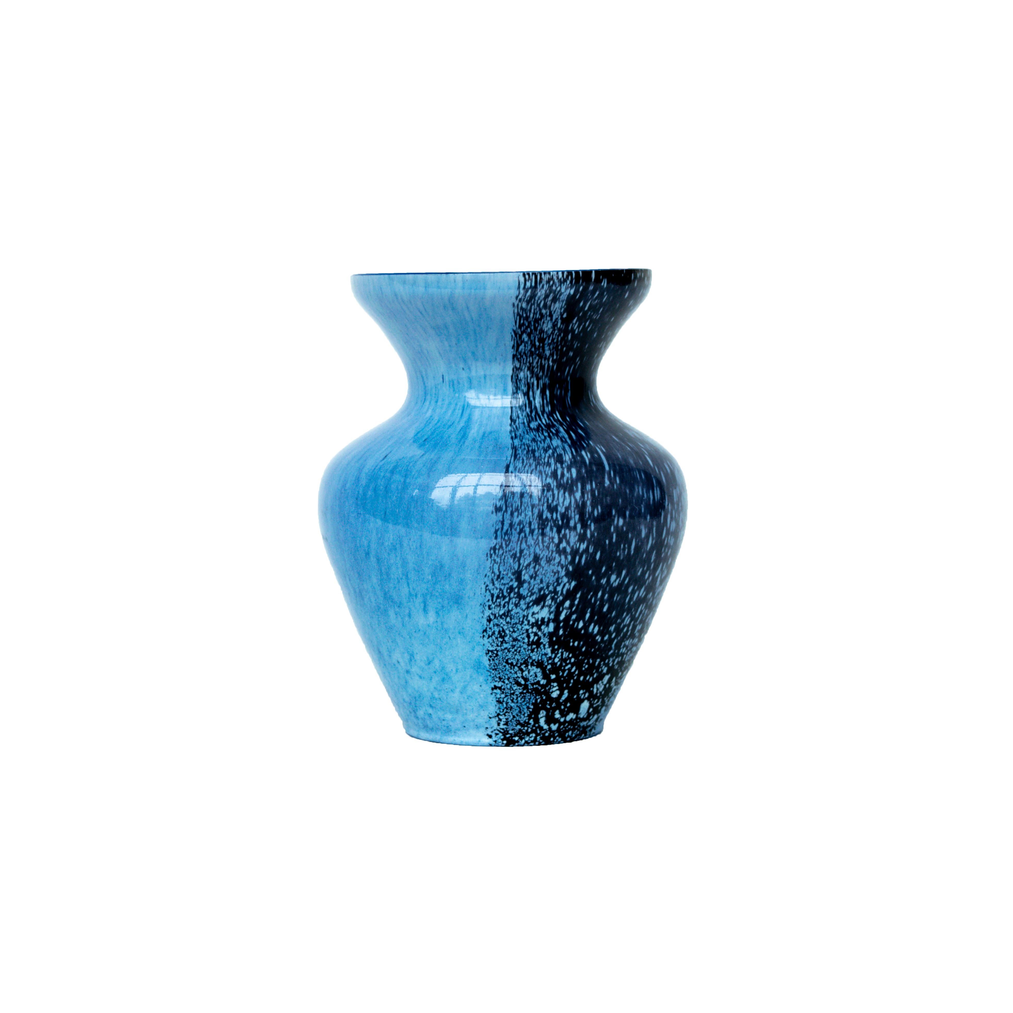 Lovely vase probably manufactured by Orrefors.