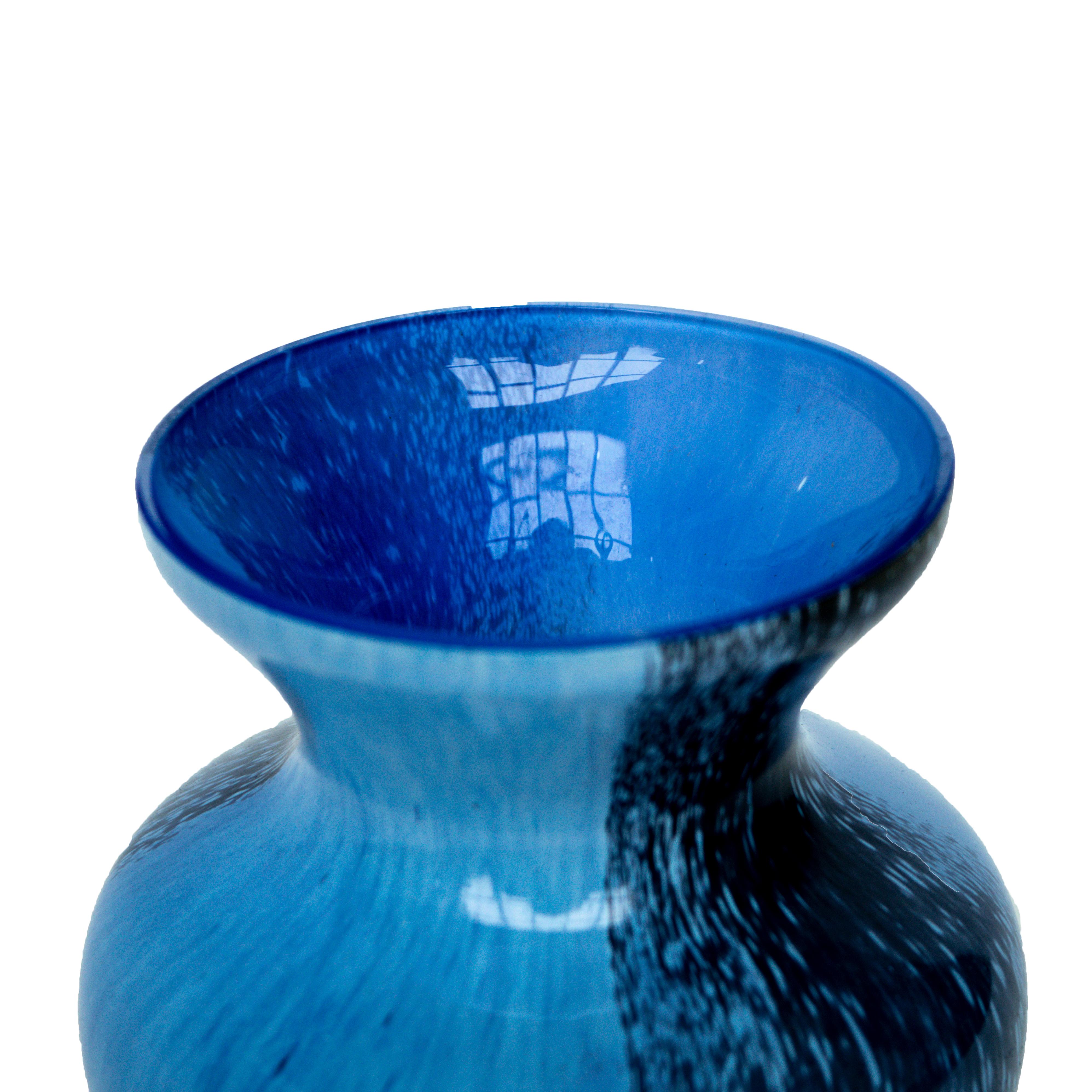 Vintage Two-Colored Vase in Blue Glass, Sweden, 1970s In Good Condition For Sale In Singapore, SG