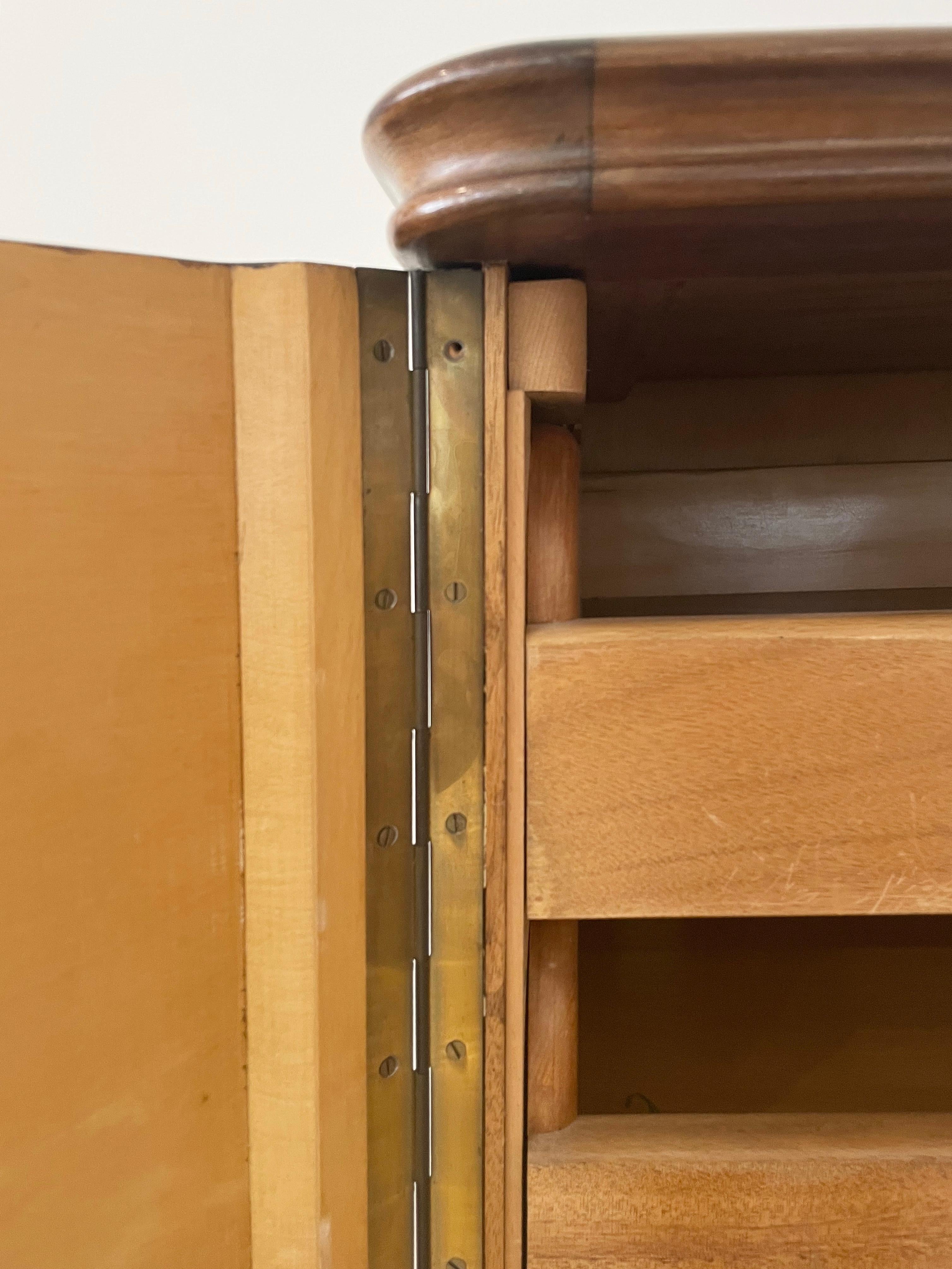 Armoire vintage à deux portes en loupe en vente 1