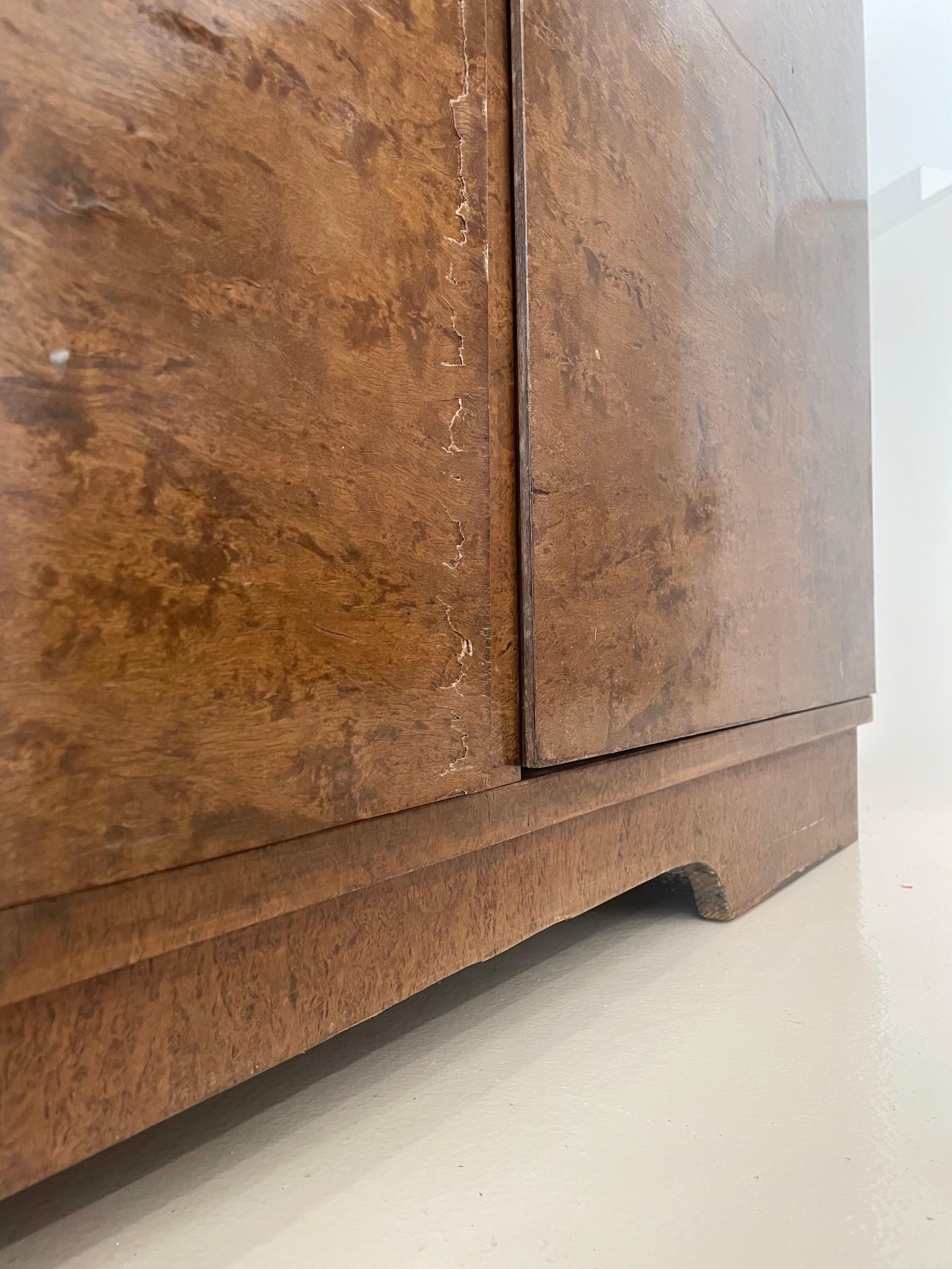 Armoire vintage à deux portes en loupe en vente 2