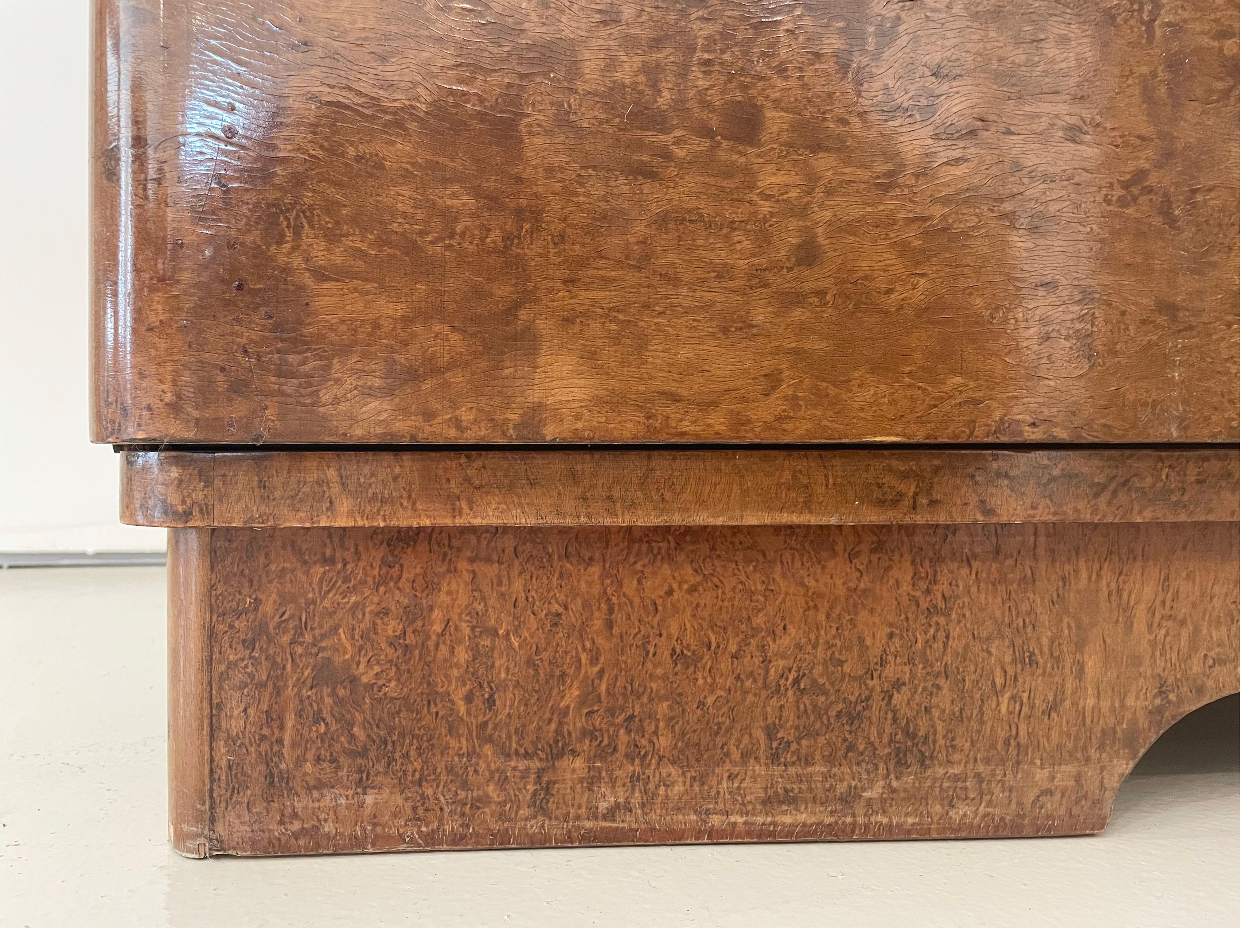 Armoire vintage à deux portes en loupe en vente 4