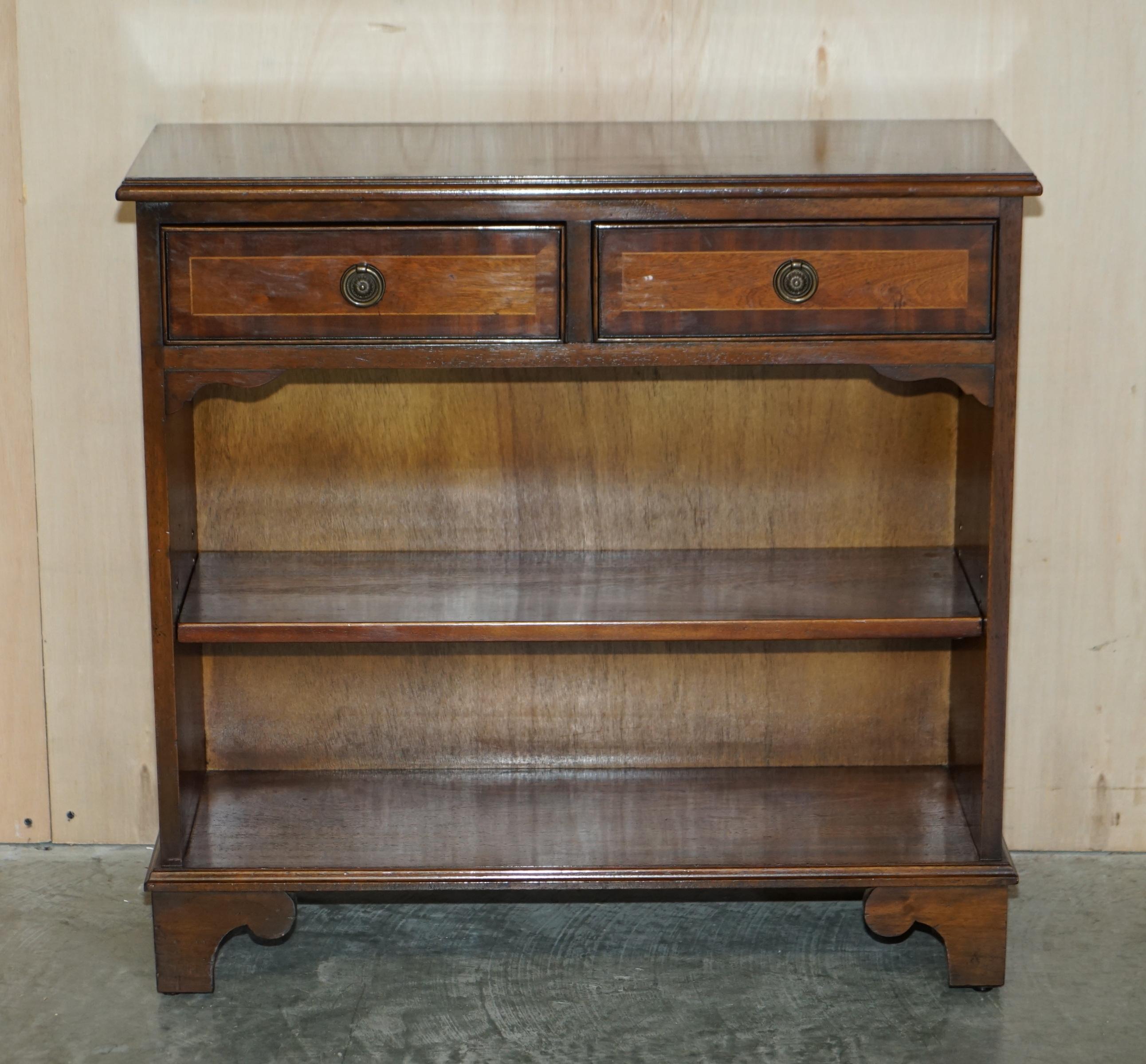 We are delighted to offer for sale this stunning vintage Bevan Funnell dwarf open library bookcase in flamed mahogany with twin drawers

It is a good looking and well made piece, it has a luxury flamed mahogany veneer over a hard wood frame, the