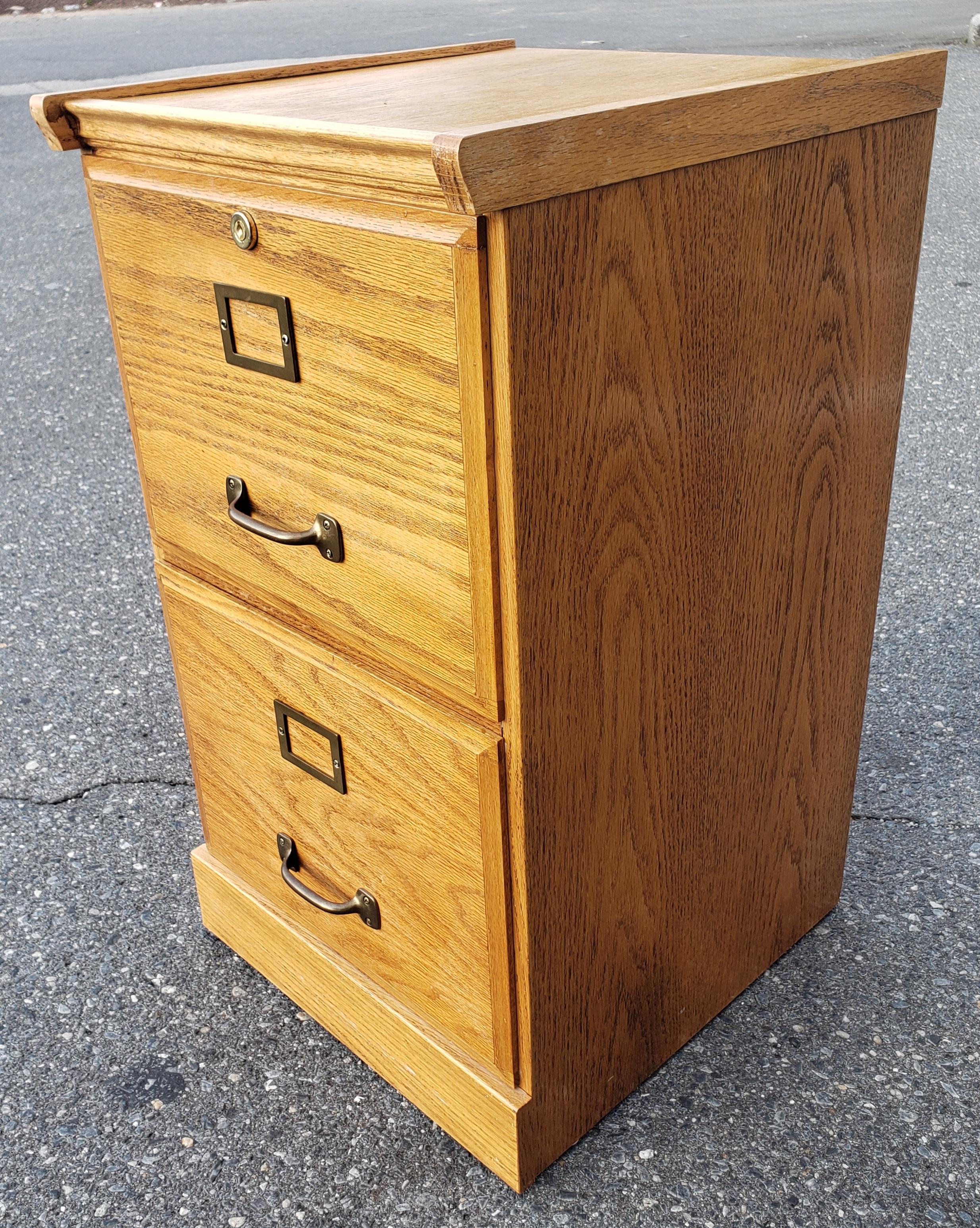 Vintage Zwei Schubladen Eiche Verriegelung Filing Cabinet (Moderne) im Angebot