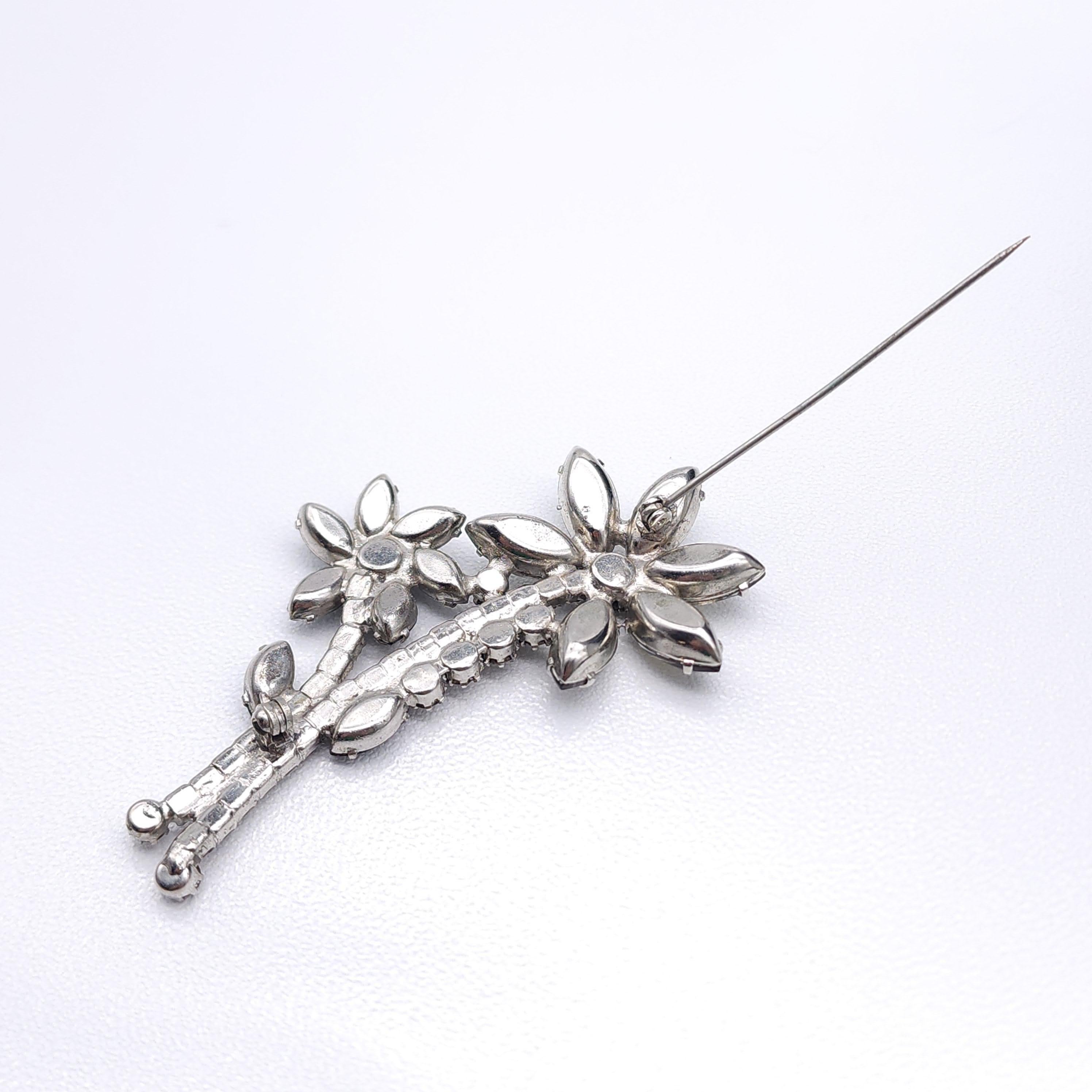 Vintage Two Flower Crystal Pin Brooch in Smoky Gray and Green, Silver-Tone In Excellent Condition For Sale In Milford, DE