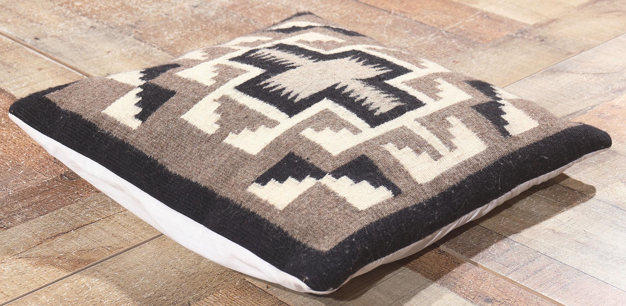 Vintage Two Grey Hills Almohada tejida al estilo navajo, textil nativo americano Estadounidense en venta
